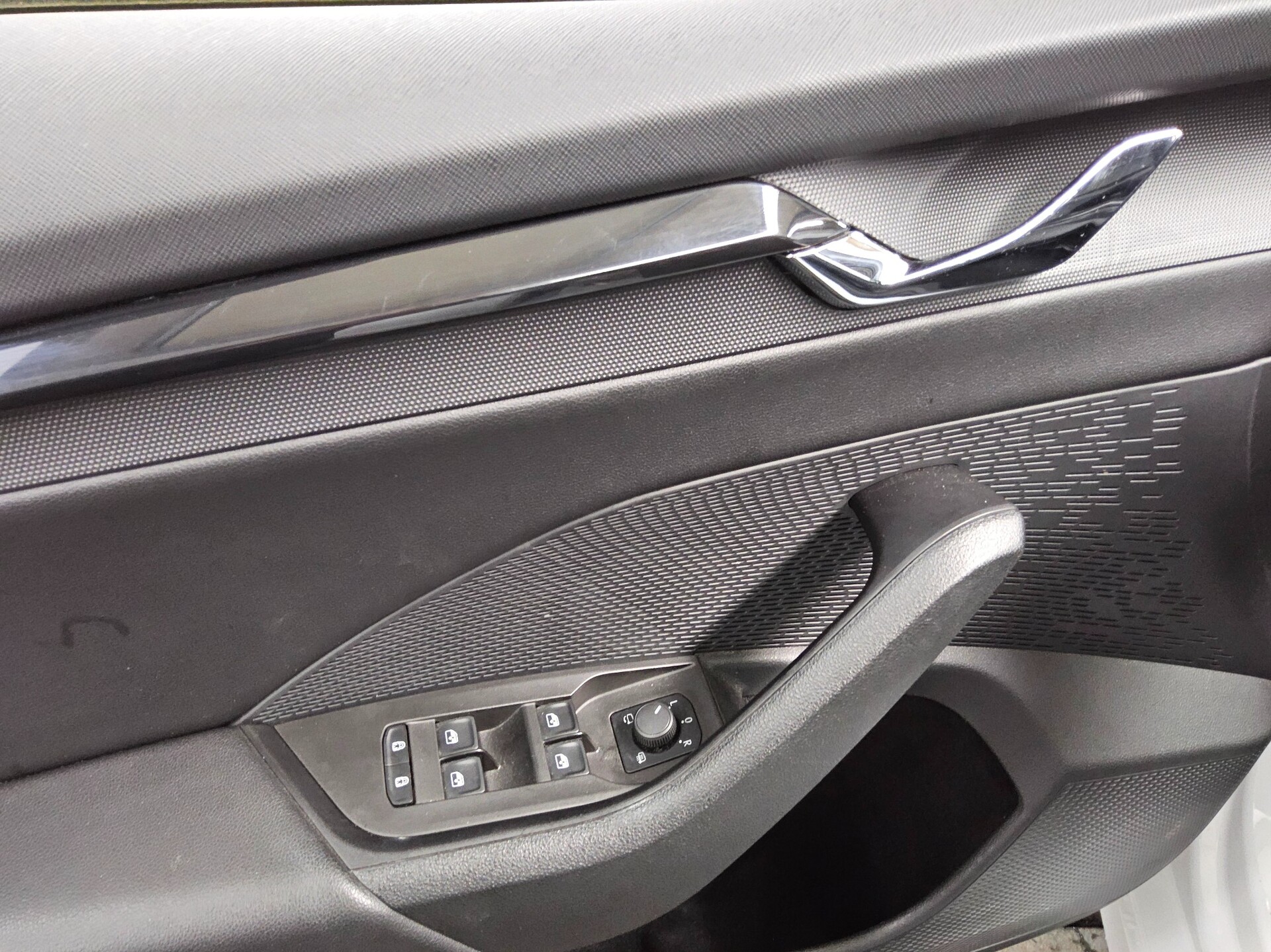 Skoda Octavia Kombi 2.0 TDI Ambition Navi LED Virtual 10