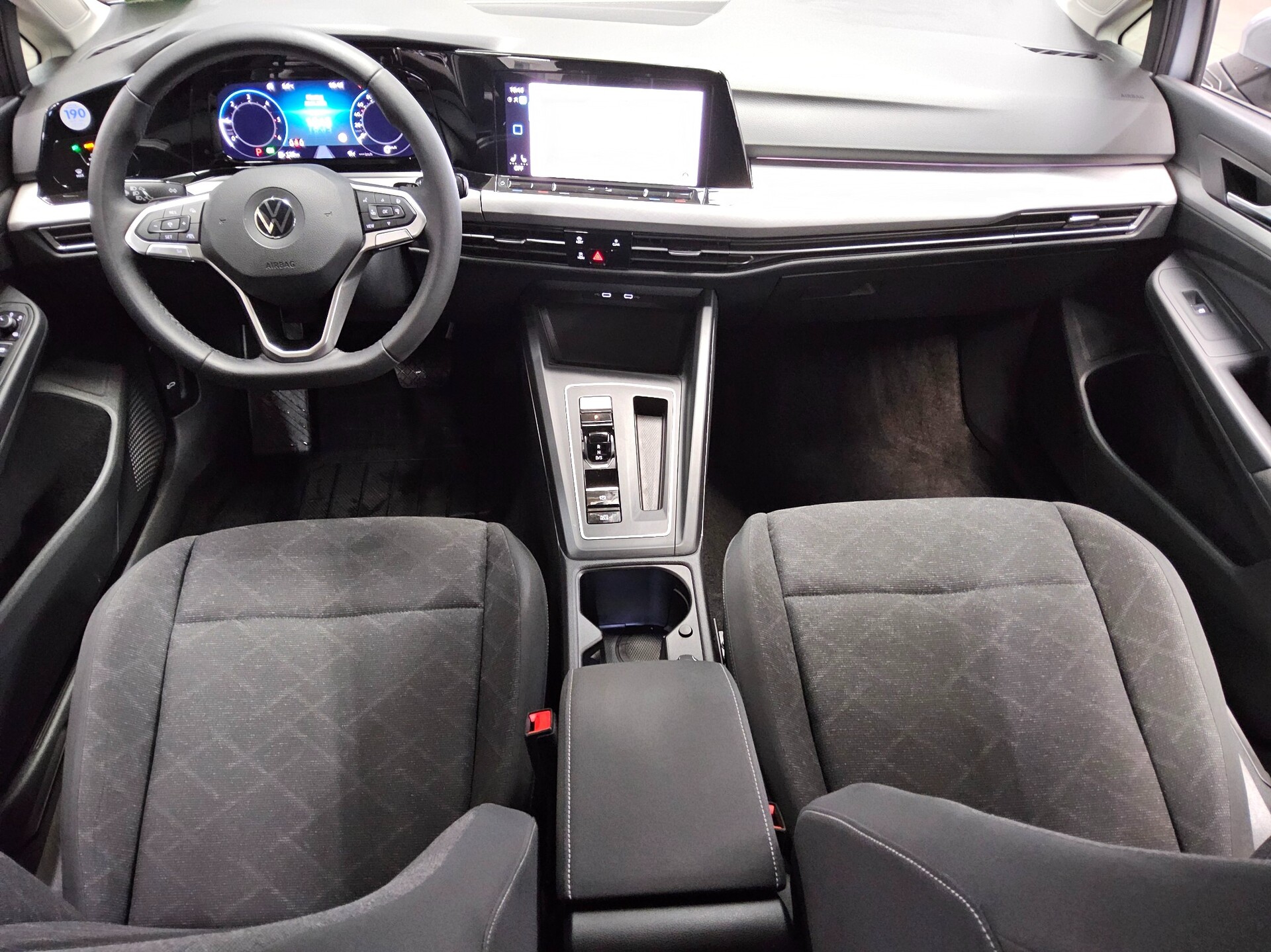 Volkswagen Golf-8 Var. 2.0 TDI Life Navi LED DC ACC PDC Shz 5