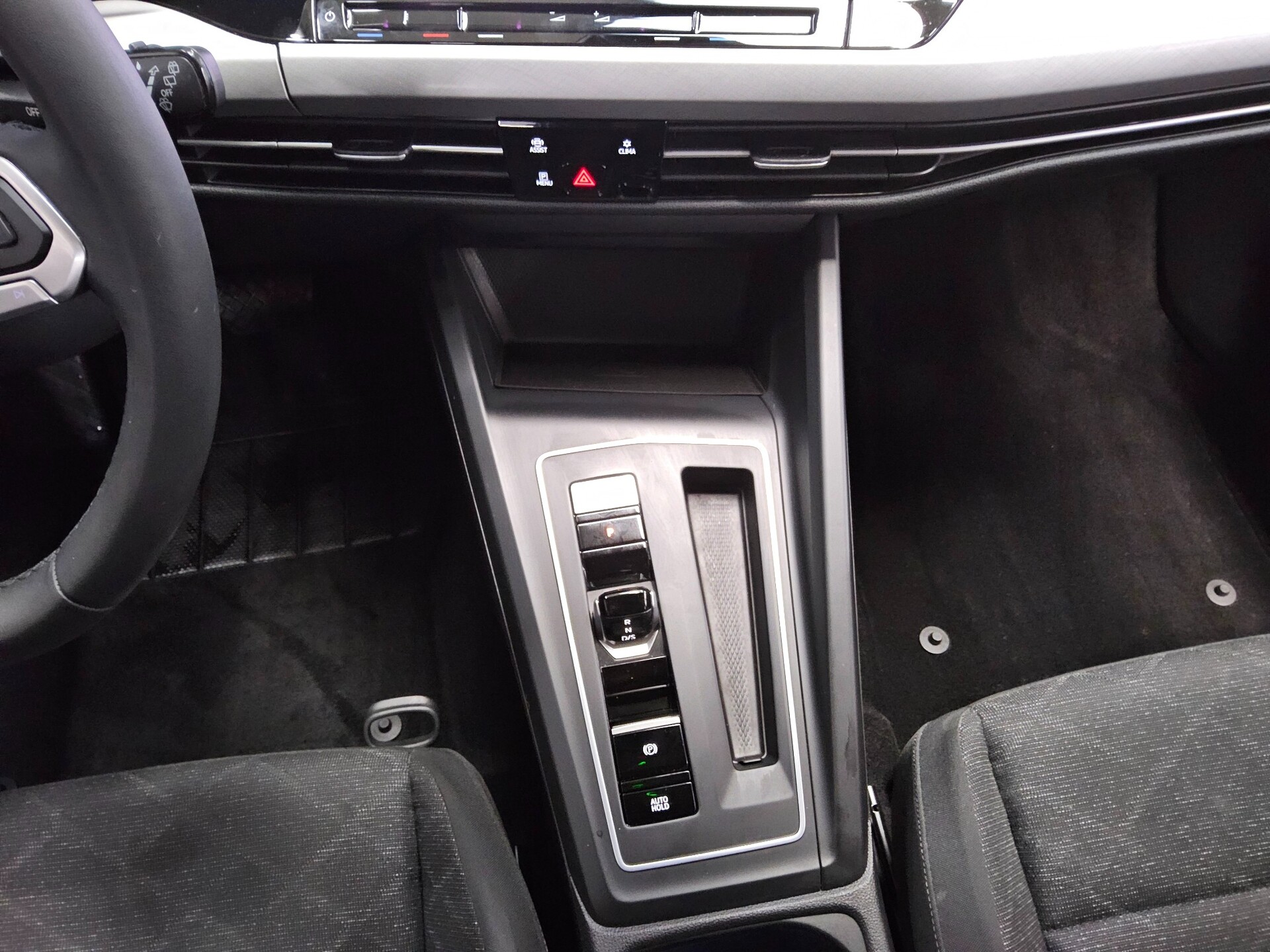 Volkswagen Golf-8 Var. 2.0 TDI Life Navi LED DC ACC PDC Shz 6