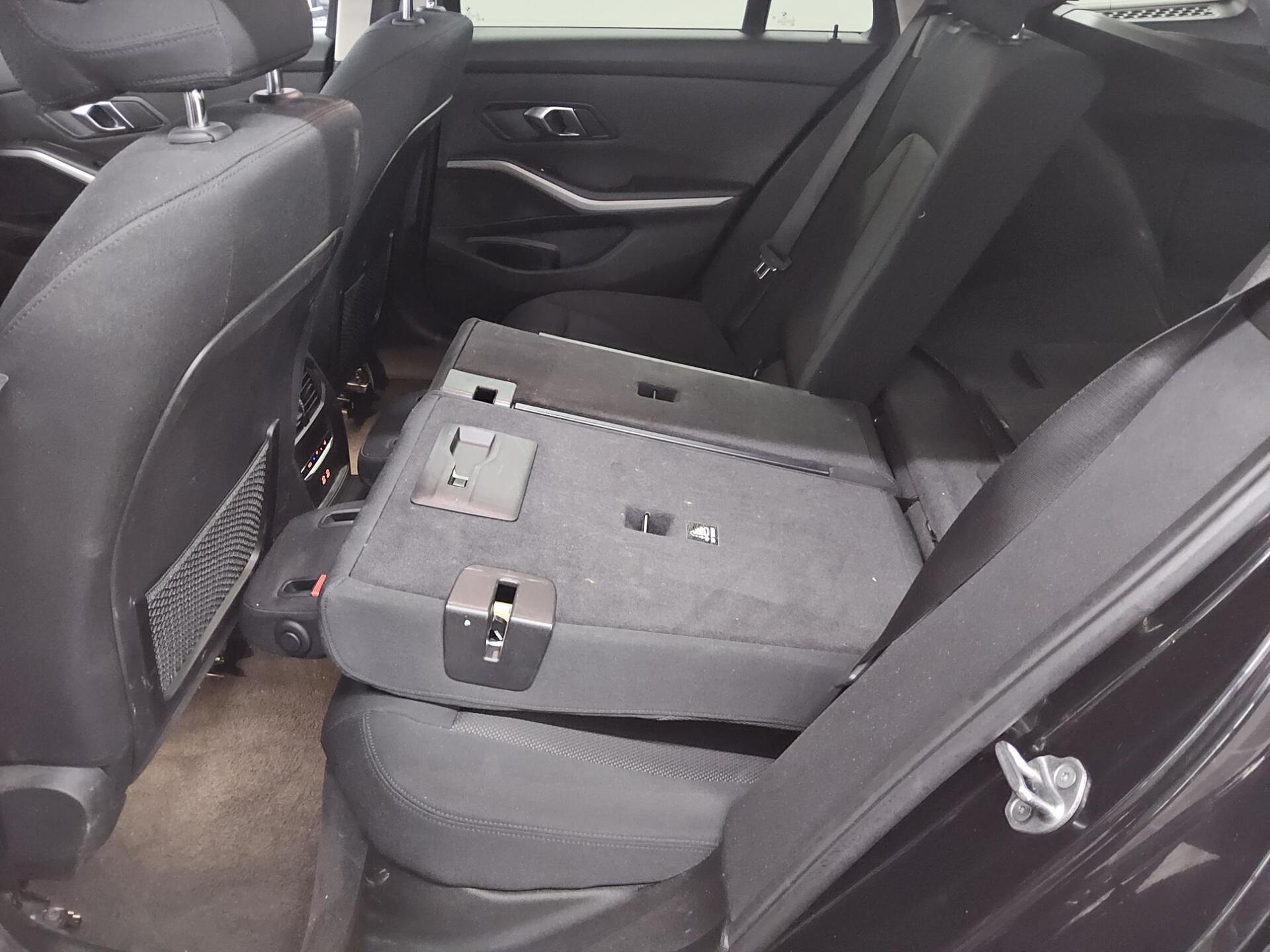 BMW 320dA Touring Navi LED Curved Kamera SHZ 13