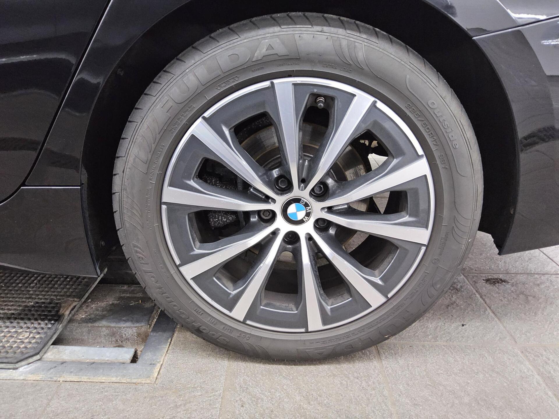 BMW 320dA Touring Navi LED Curved Kamera SHZ 11