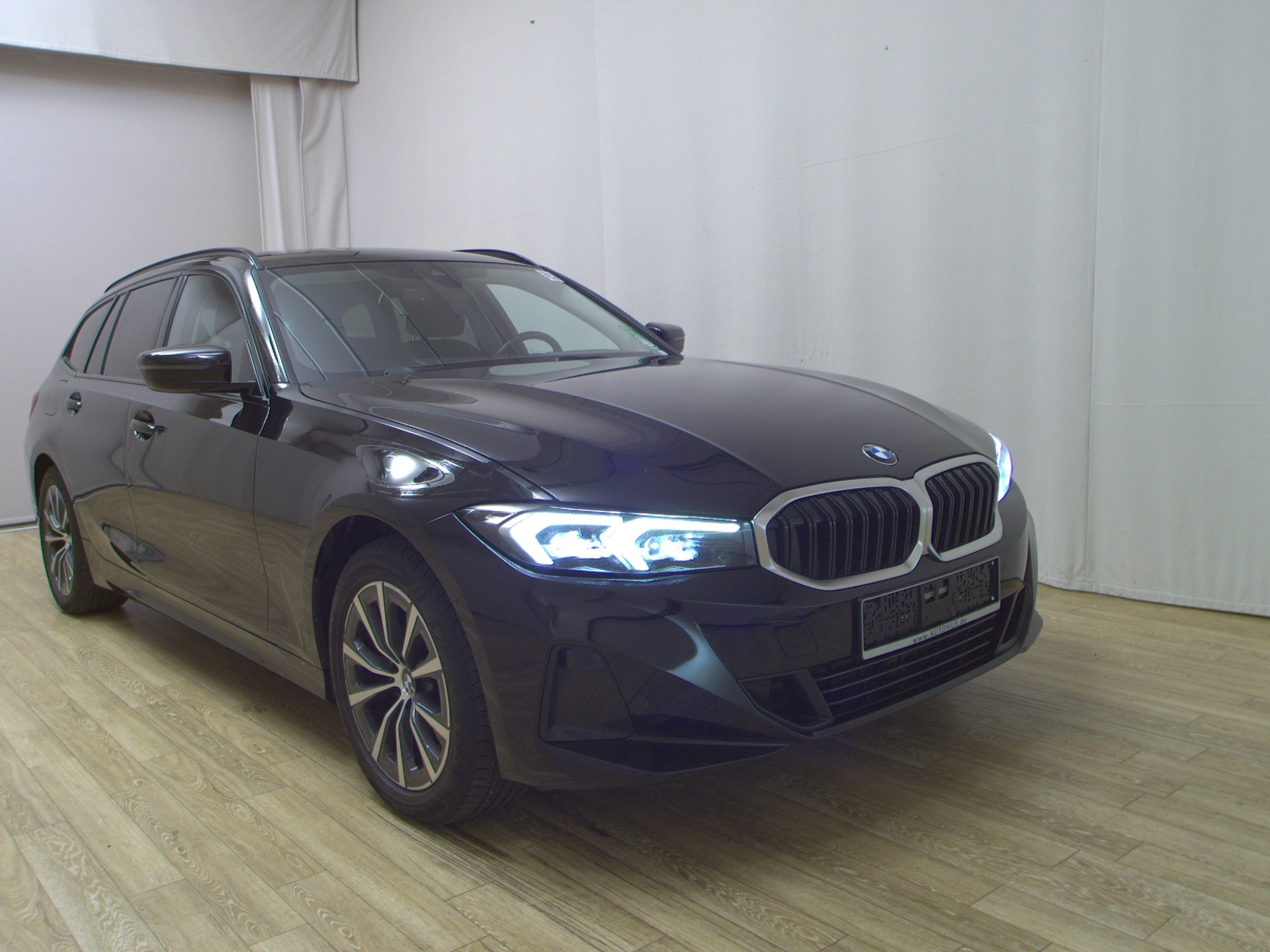 BMW 320dA Touring Navi LED Curved Kamera SHZ 3