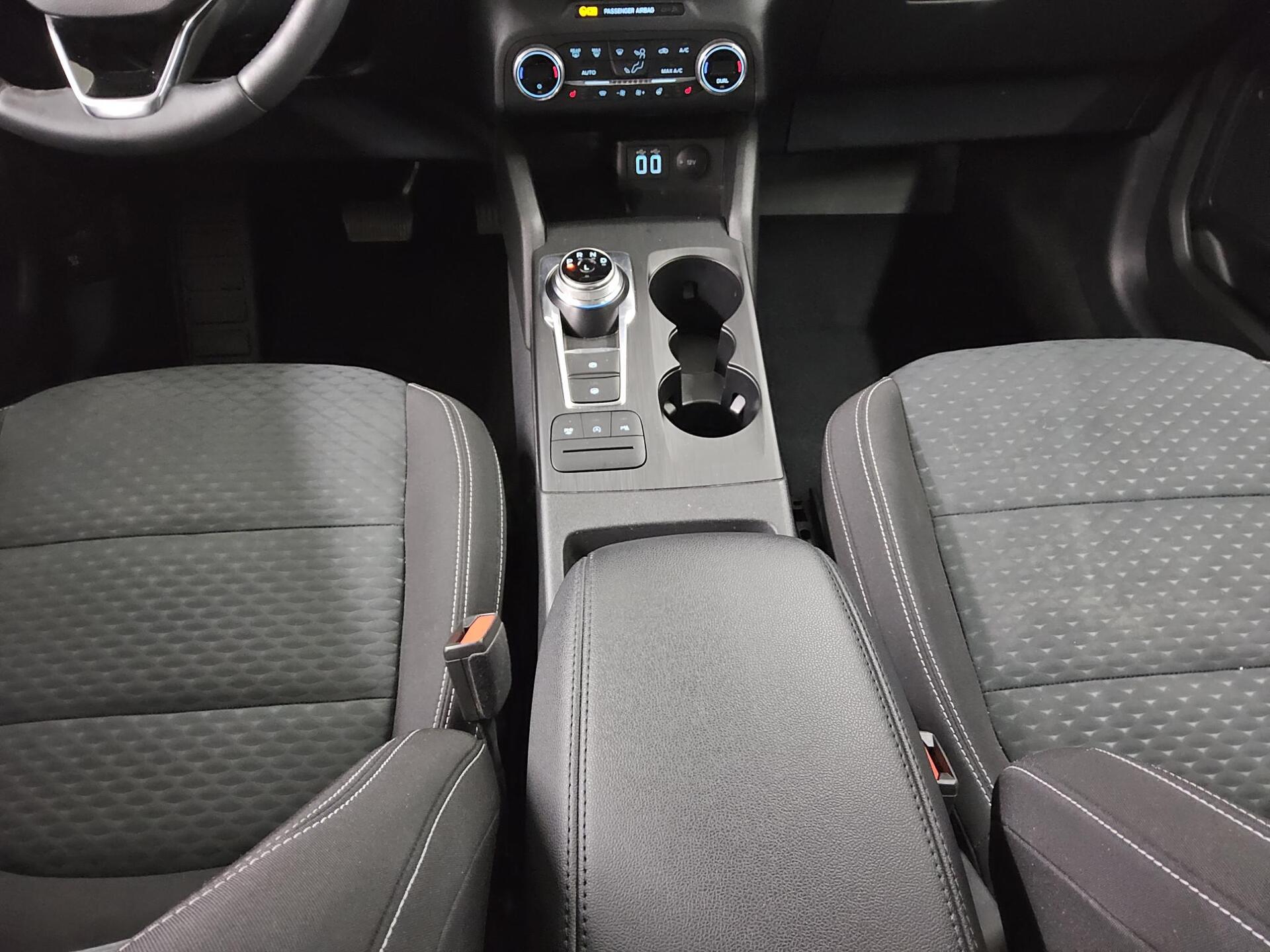 Ford Kuga 2.0 EB Cool&Connect Nav PDC WSS beheizt AHK 6