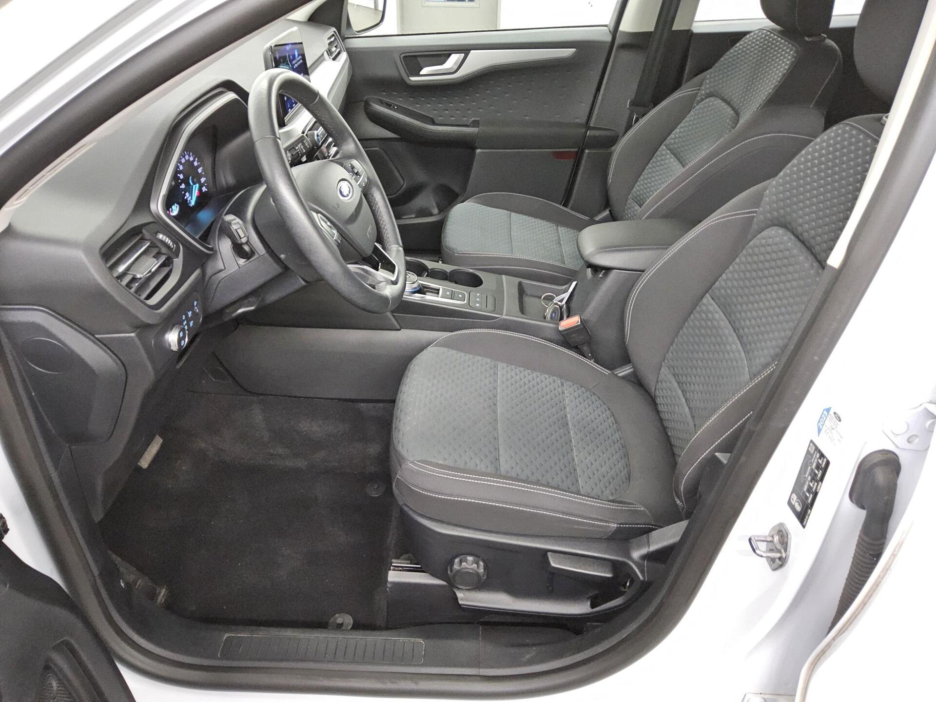 Ford Kuga 2.0 EB Cool&Connect Nav PDC WSS beheizt AHK 8