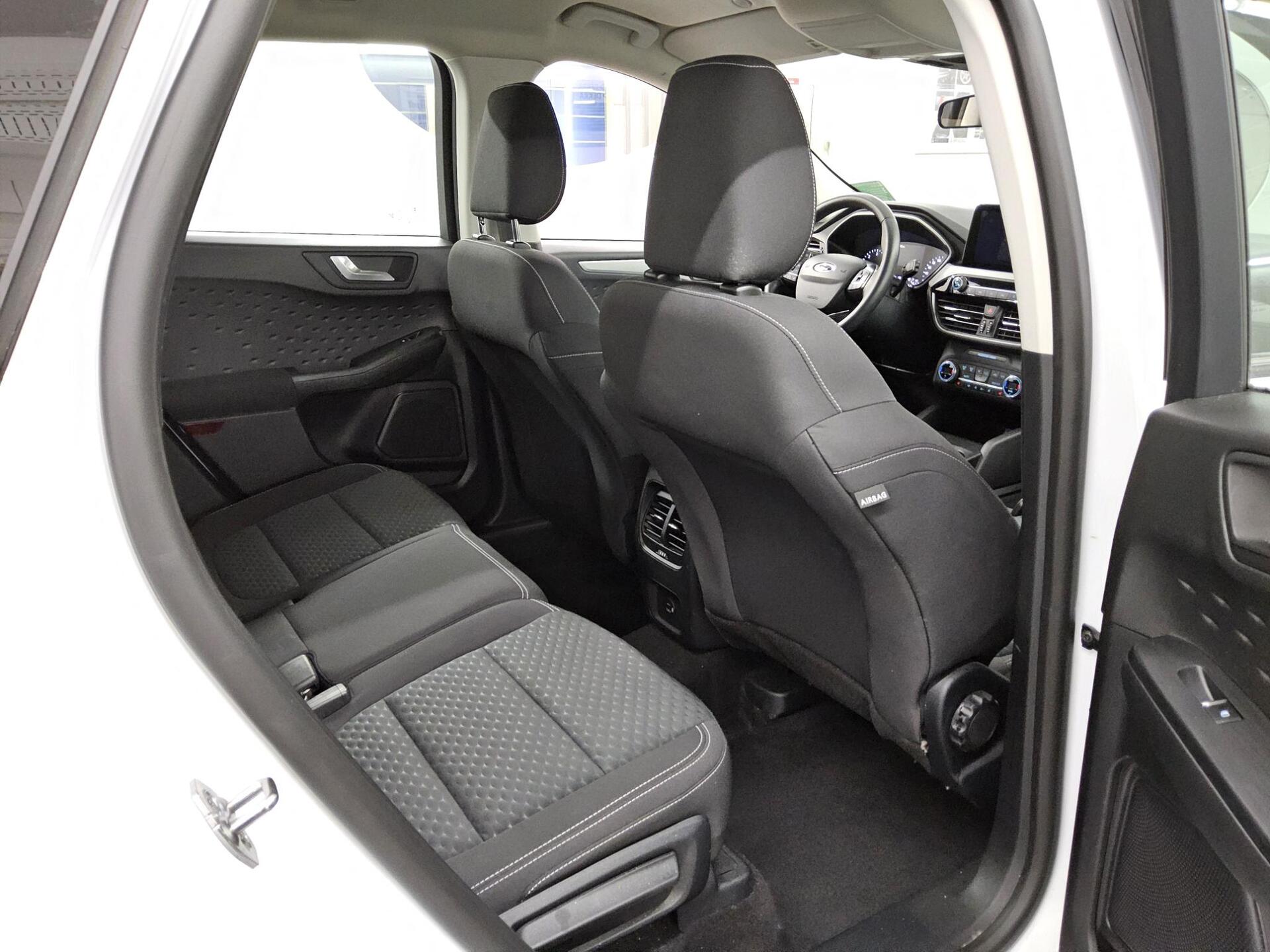 Ford Kuga 2.0 EB Cool&Connect Nav PDC WSS beheizt AHK 13