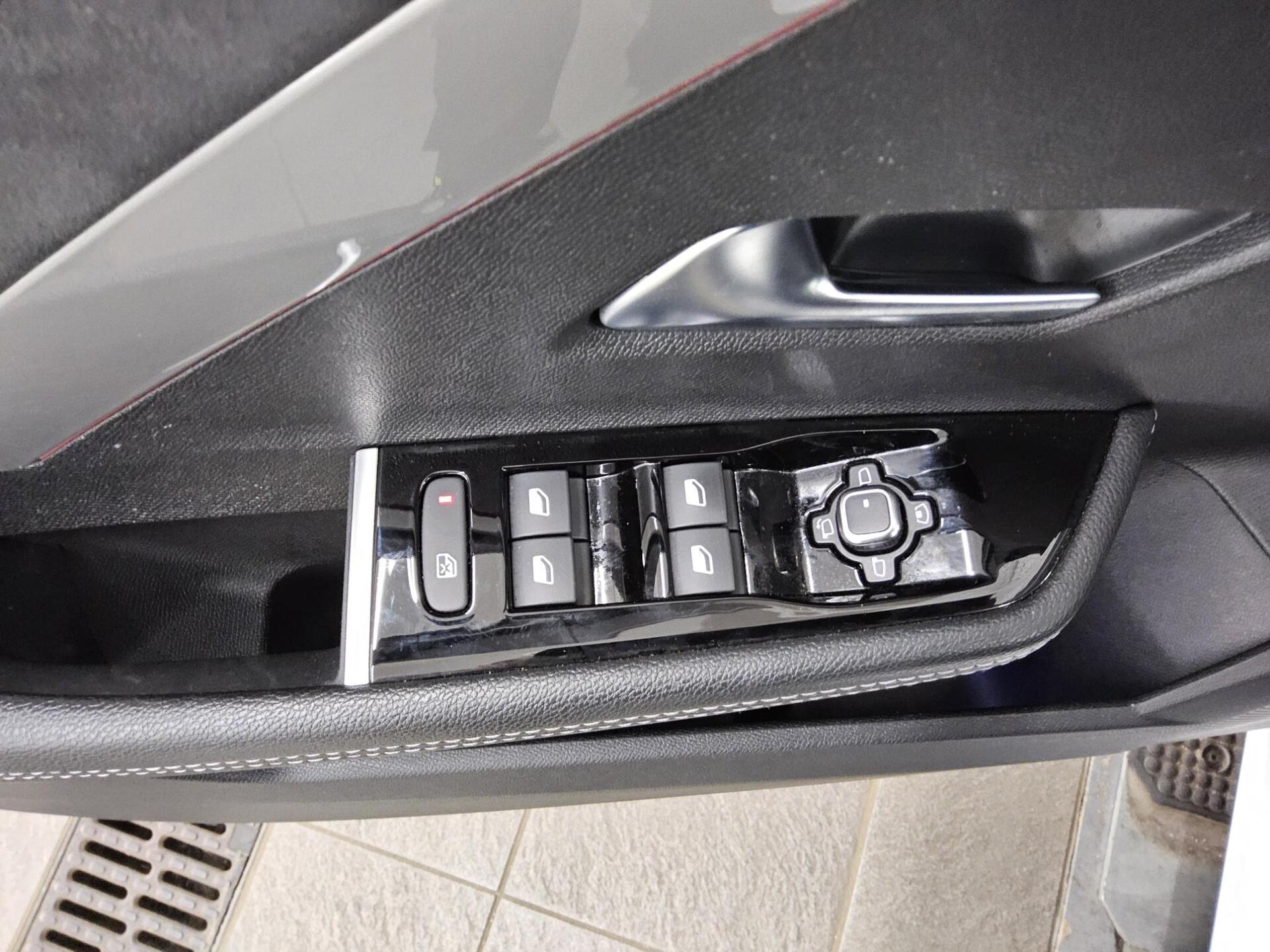 Opel Astra 1.5 D Ultimate Navi LED Pano T-Leder 360° 10