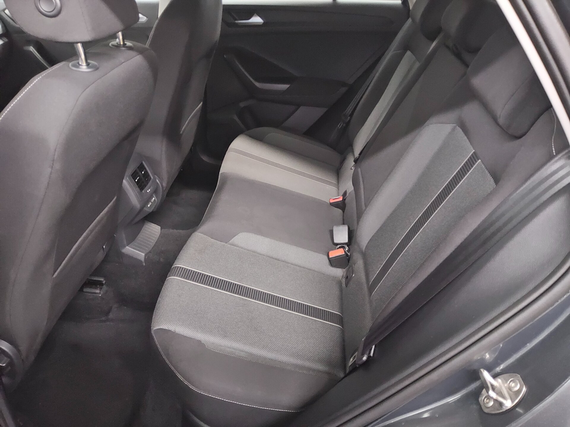 Volkswagen T-Roc 1.0 TSI Life LED DC PDC SHZ DAB+ 13