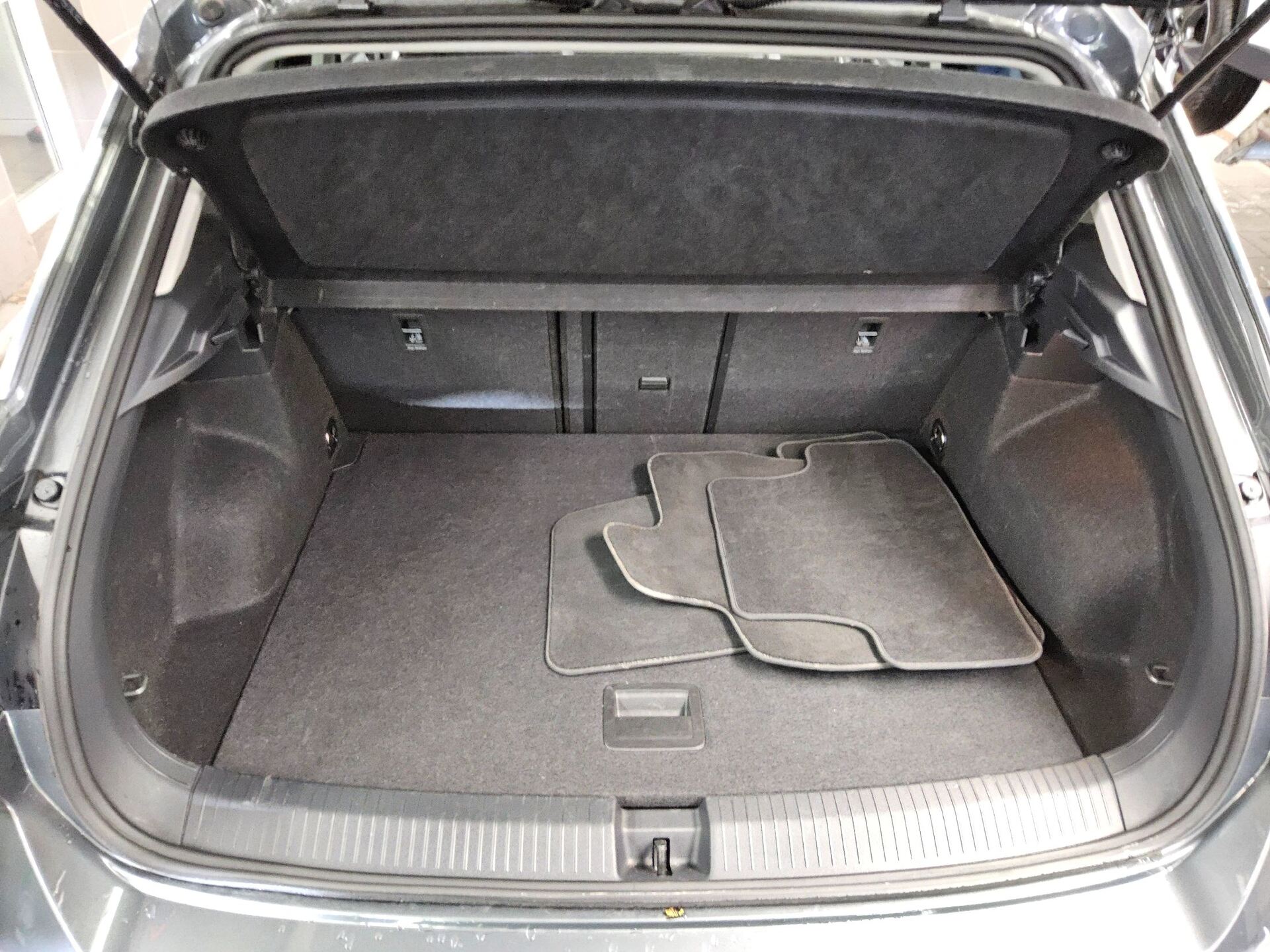 Volkswagen T-Roc 1.0 TSI Life LED DC PDC SHZ DAB+ 12