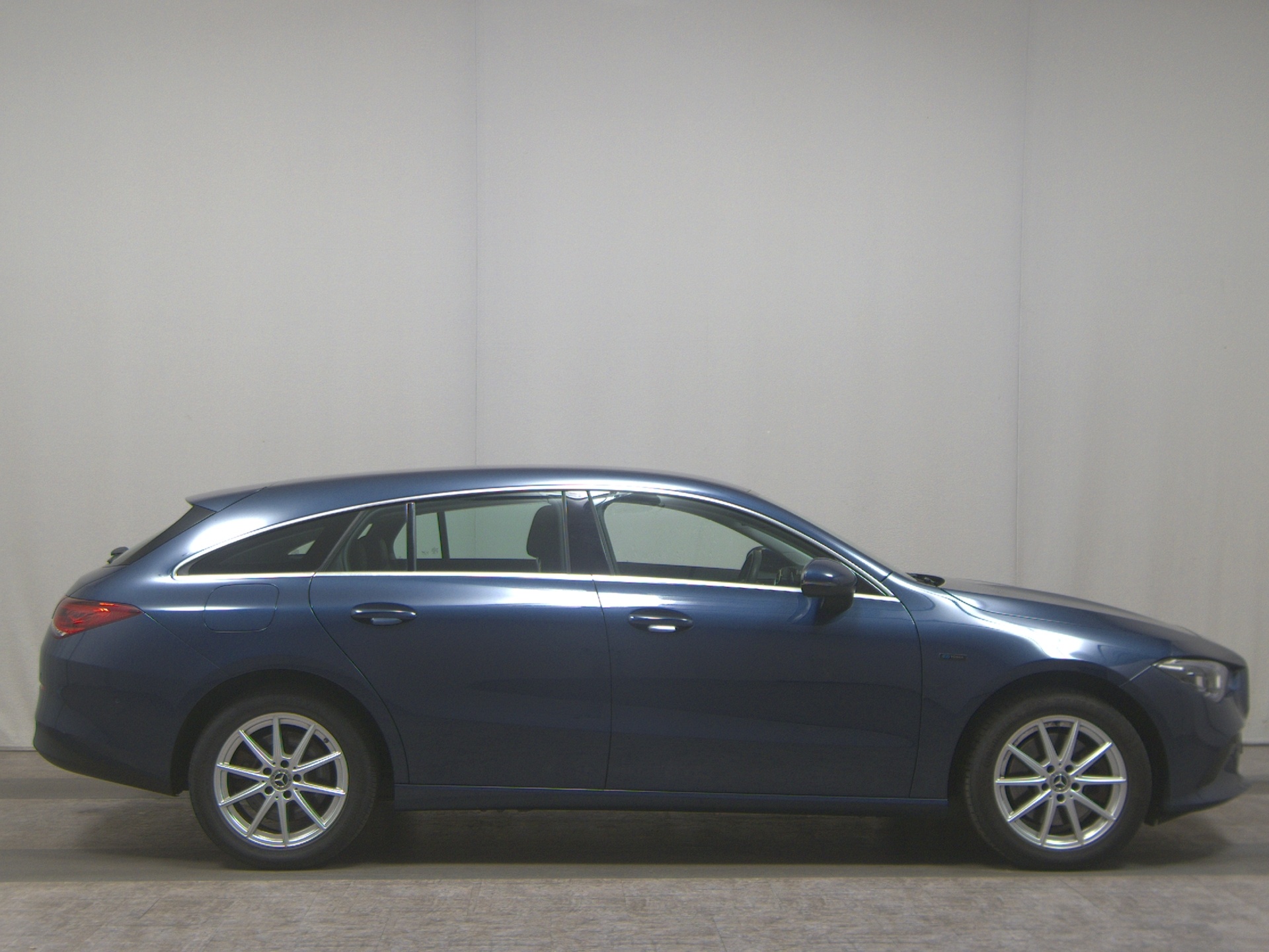 Mercedes-Benz CLA 250 Shooting Brake e Navi Multibeam RFK AHK