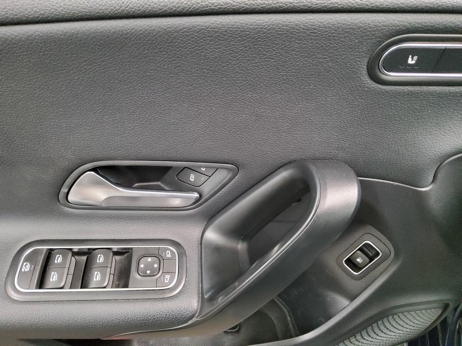 Mercedes-Benz CLA 250 Shooting Brake e Navi Multibeam RFK AHK 10