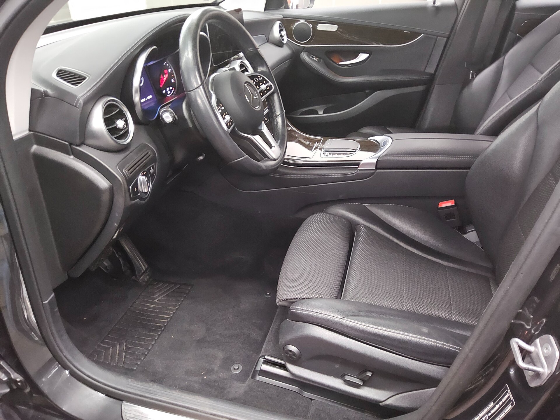 Mercedes-Benz GLC 220 d 4M Exclusive Navi LED Distr.+ RFK AHK 8