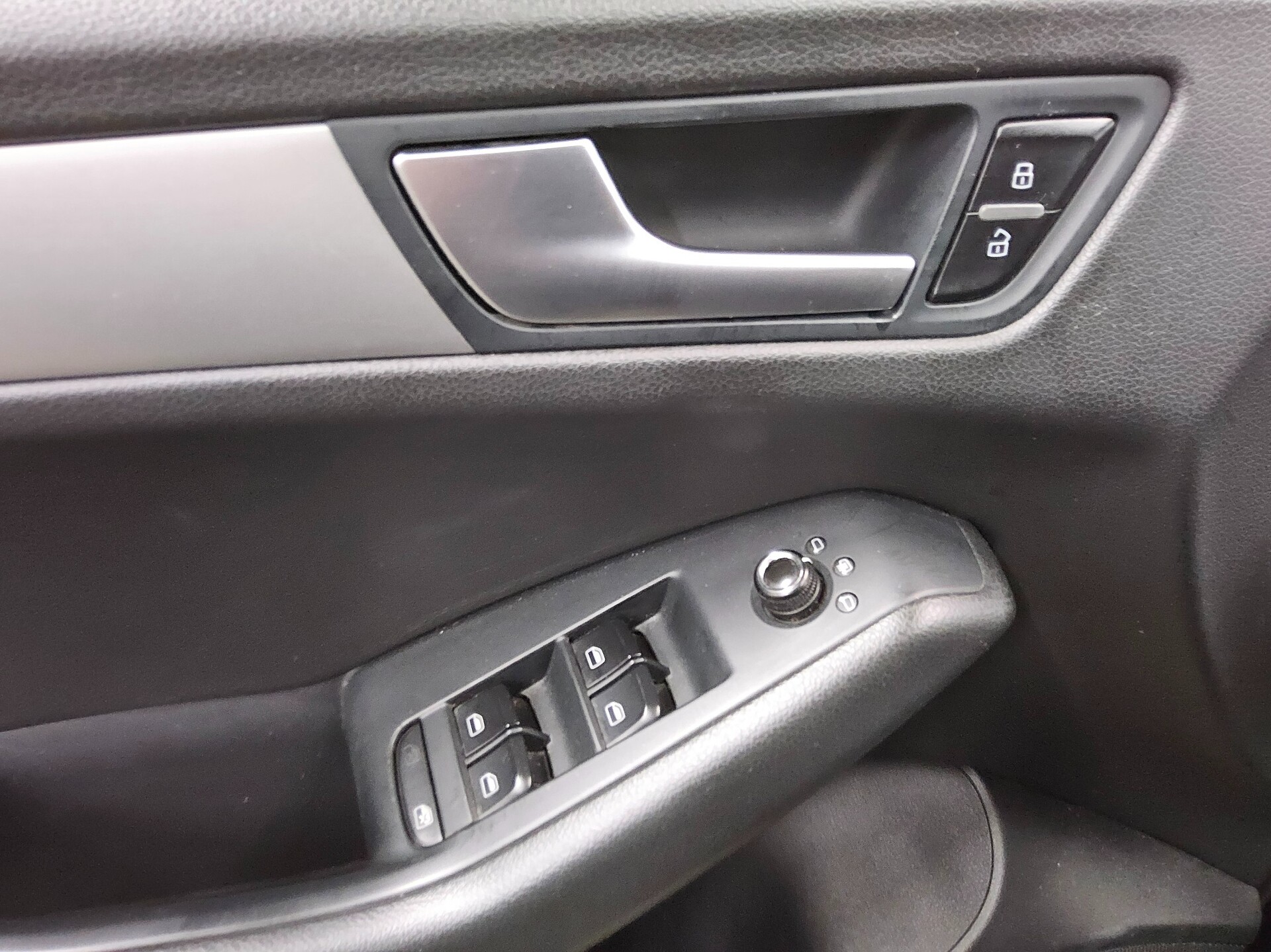 Audi Q5 2.0 TDI Qu. AHK Xenon Shz PDC Tempomat 9