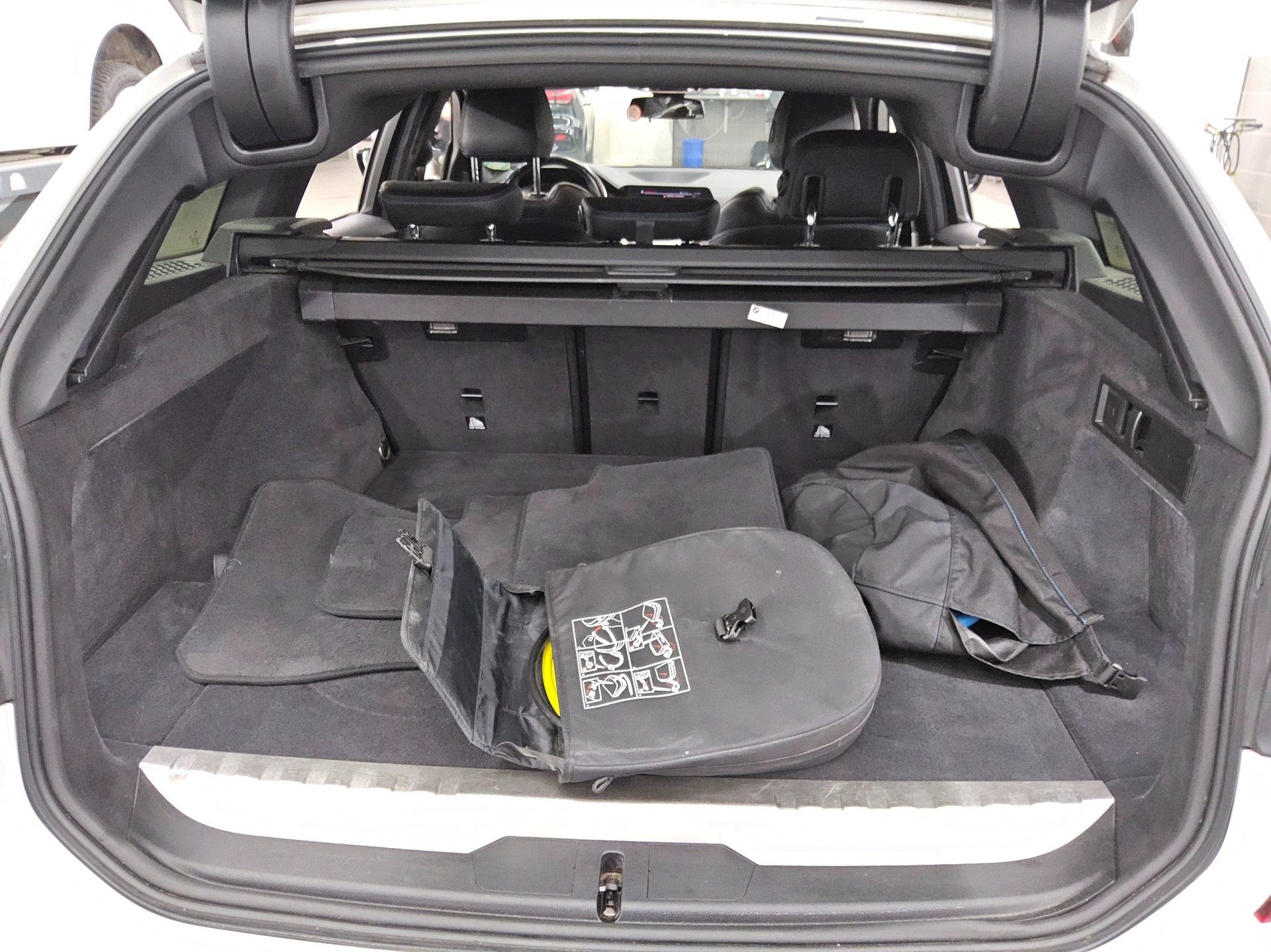 BMW 330e Touring M-Sport T-Leder Navi LED LC+ Shadow 12