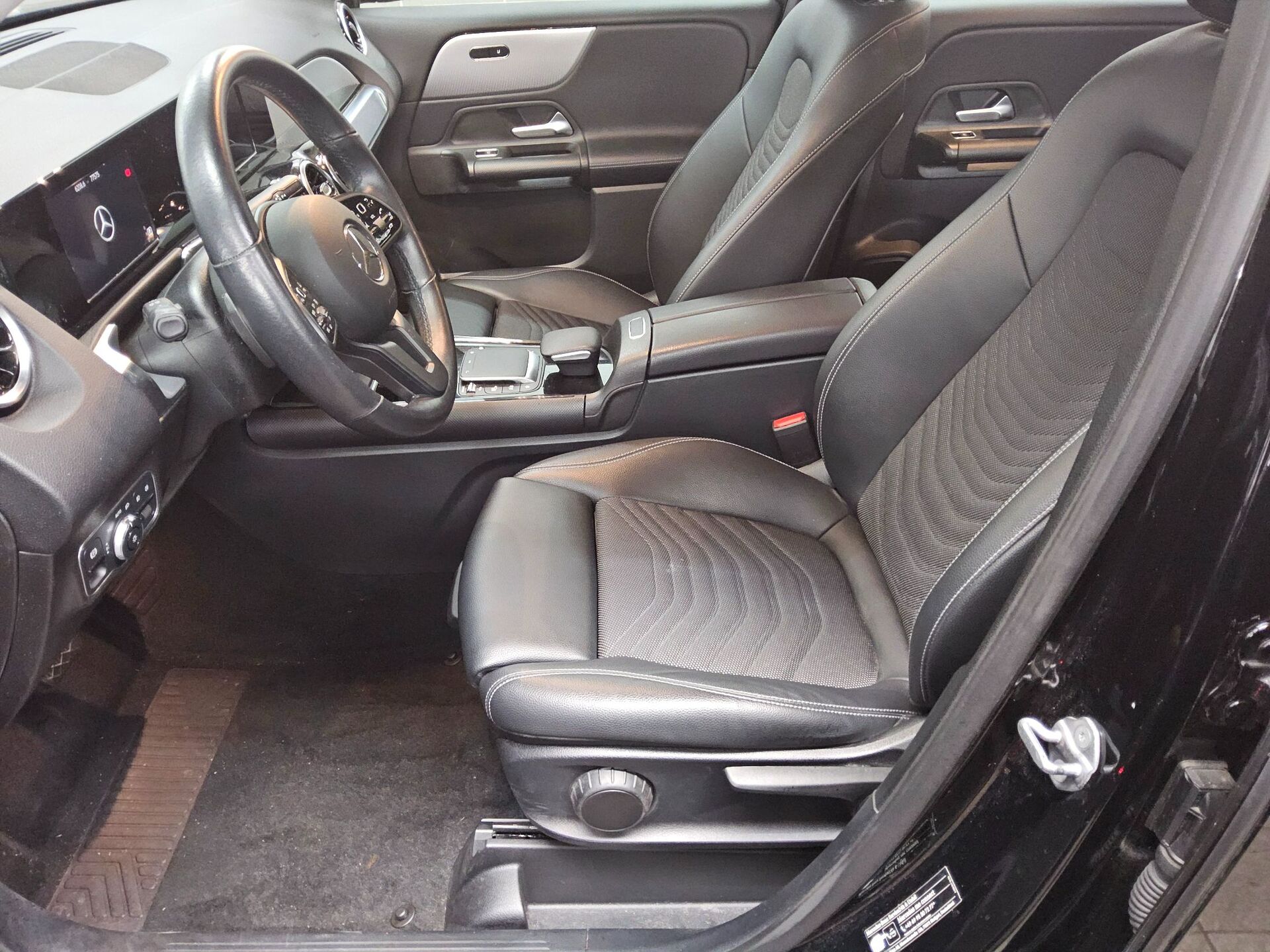 Mercedes-Benz GLB 200 d Style T-Leder Navi LED StHzg RfK MBUX 9