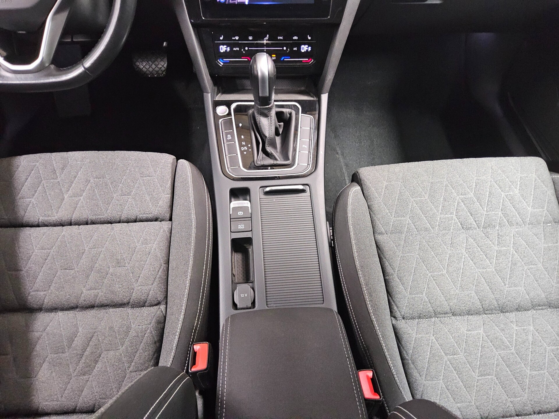 Volkswagen Passat Var. 2.0 TDI Business Navi LED AID 6