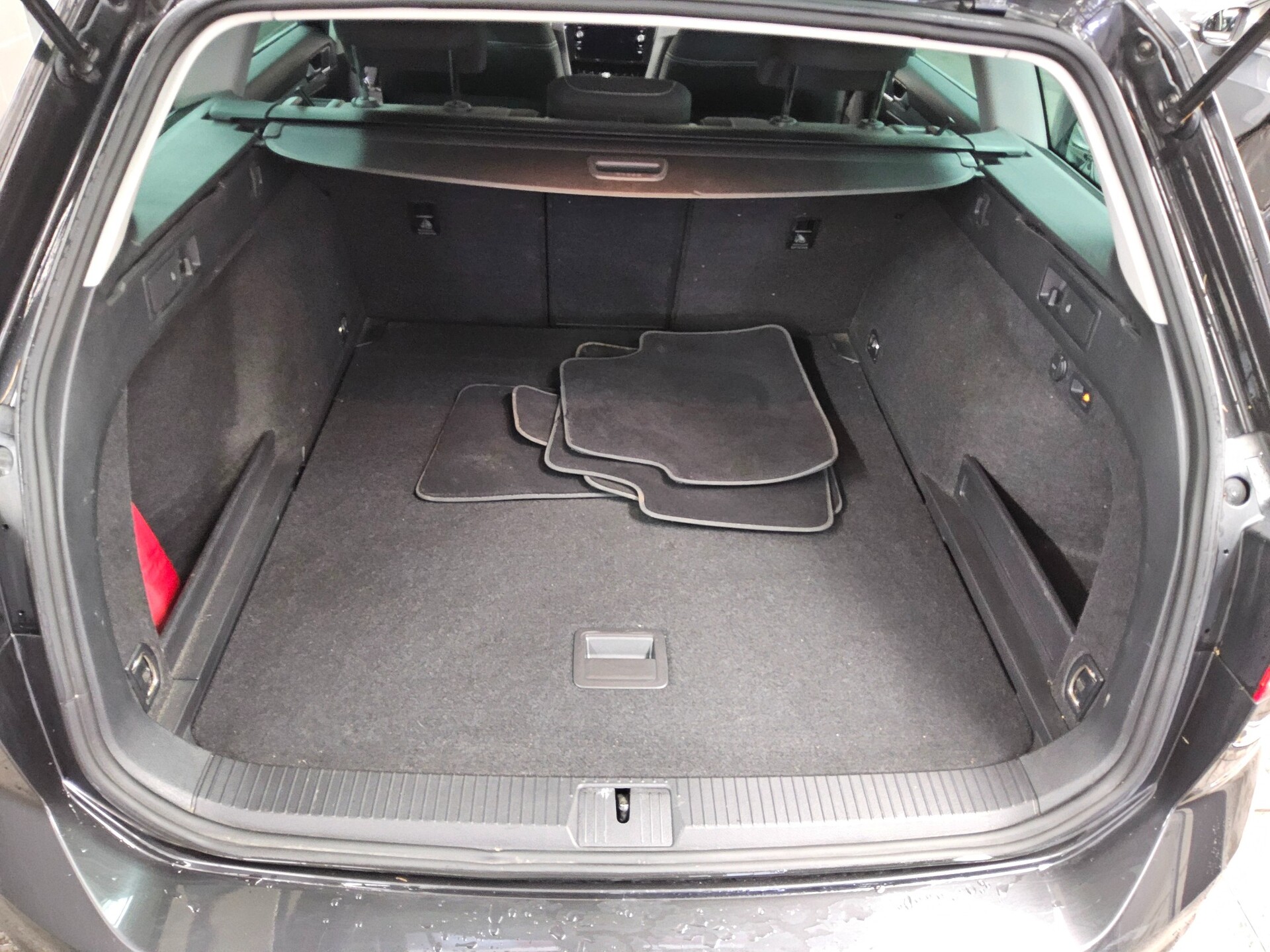 Volkswagen Passat Var. 2.0 TDI Business Navi LED AID 12