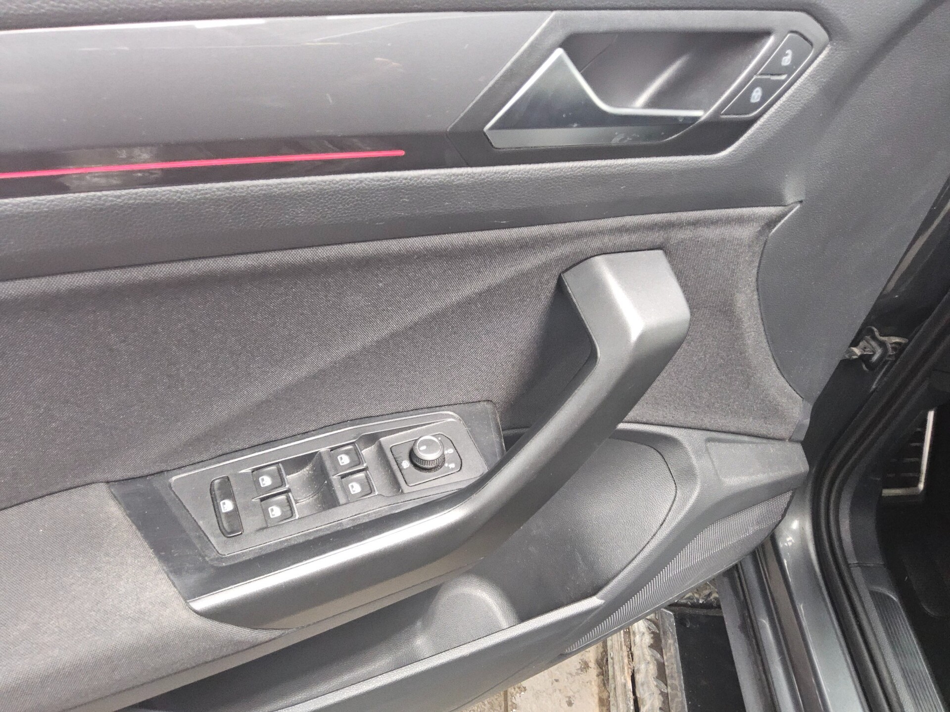 Volkswagen T-Roc 1.5 TSI Sport T-Leder Navi AHK ACC PDC 9