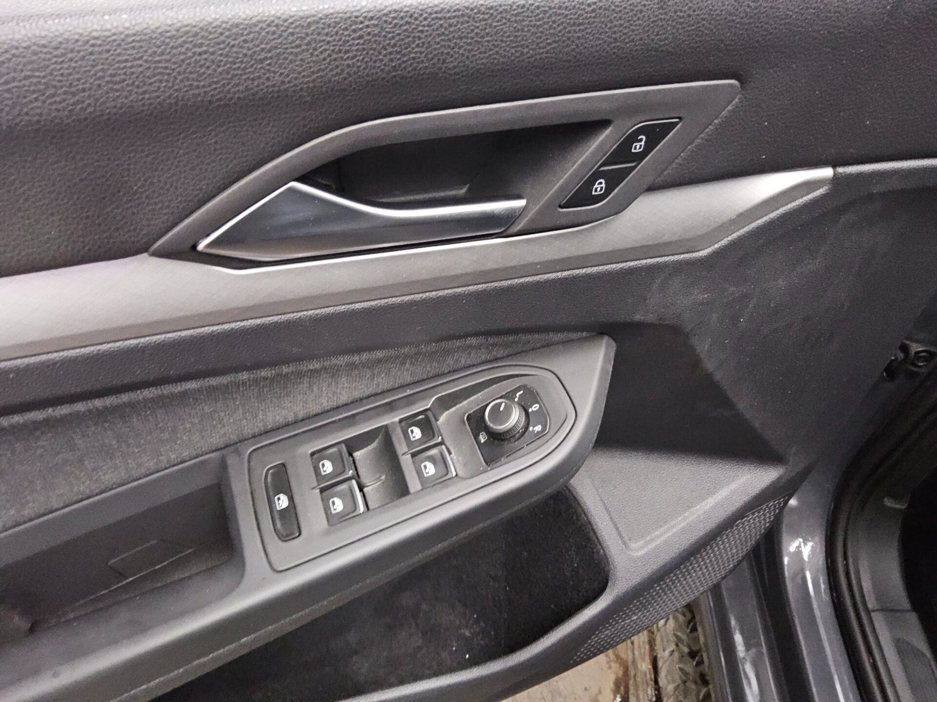 Volkswagen Golf-8 Var. 2.0 TDI Life Navi LED DC ACC 10