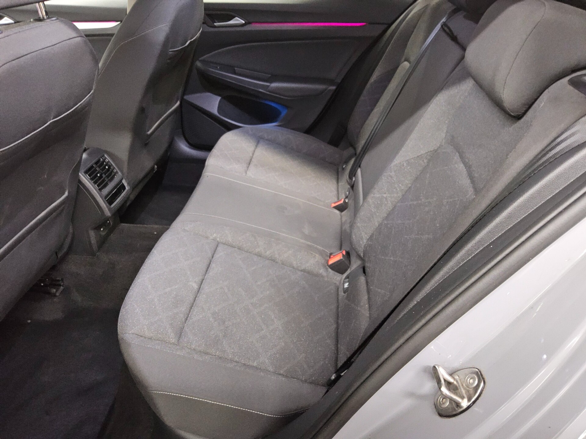 Volkswagen Golf-8 Var. 2.0 TDI Life Navi LED DC ACC RFK 13