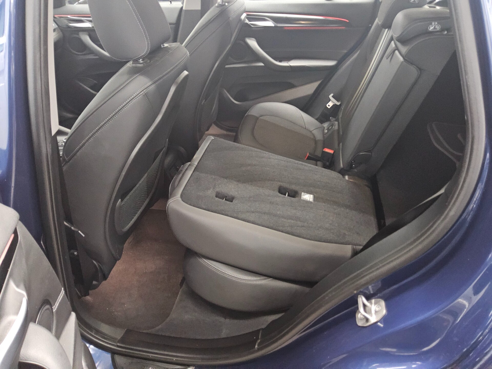 BMW X1 xDrive25d Sport-Line T-Leder Navi LED RFK AHK 13