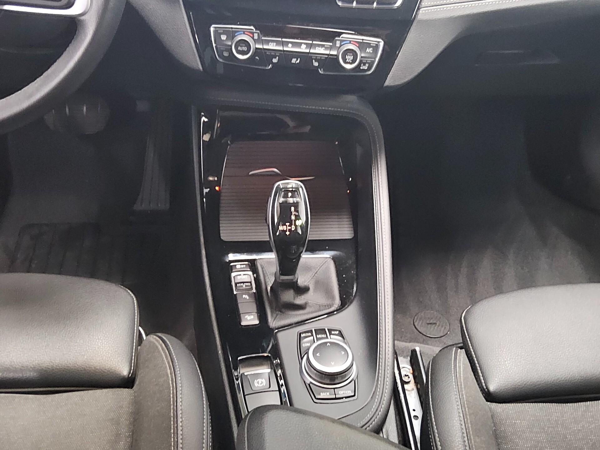 BMW X1 xDrive25d Sport-Line T-Leder Navi LED RFK AHK 6