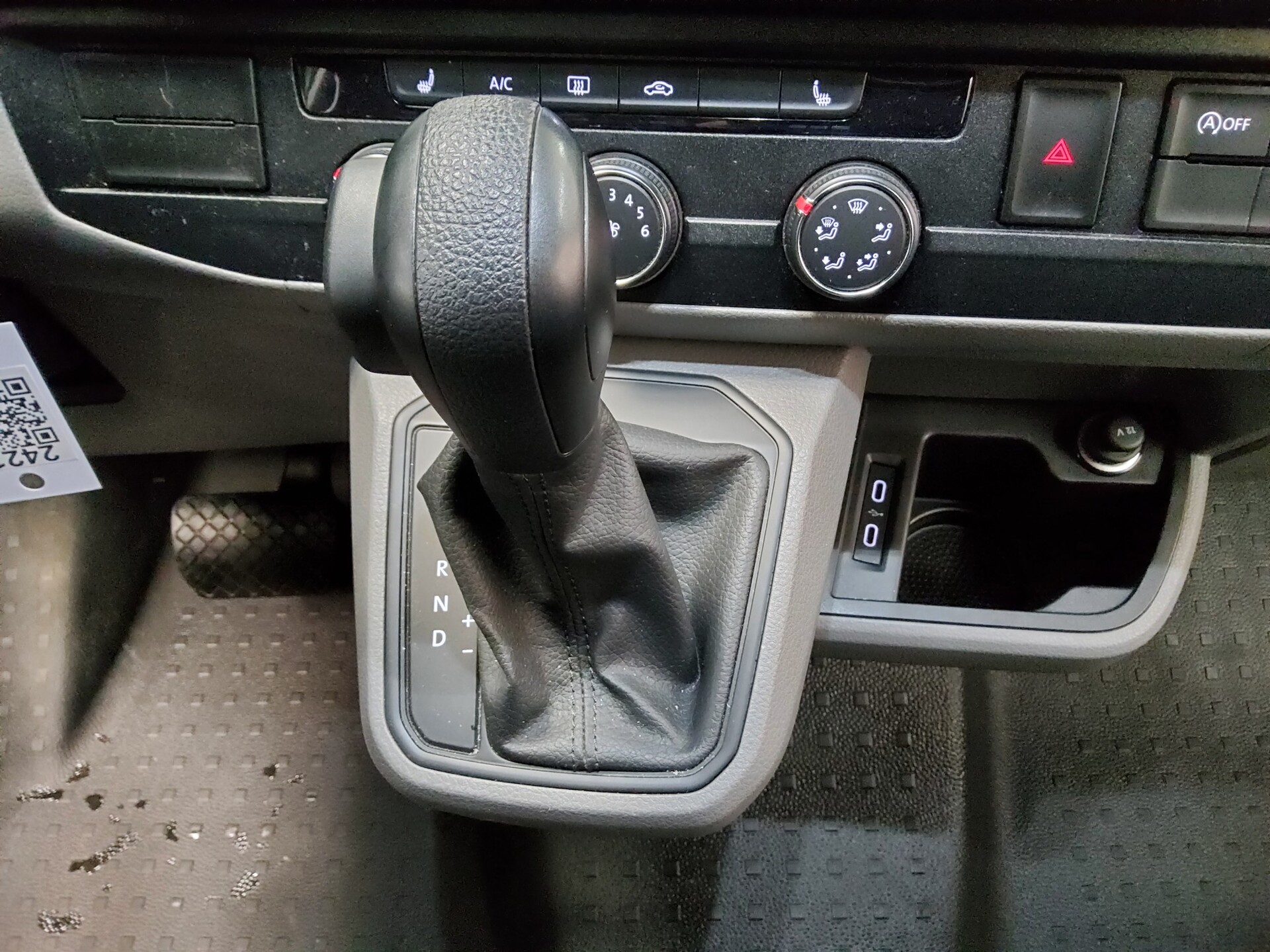 Volkswagen T6.1 Transporter 2.0 TDI L1H1 Navi LED PDC SHZ 6