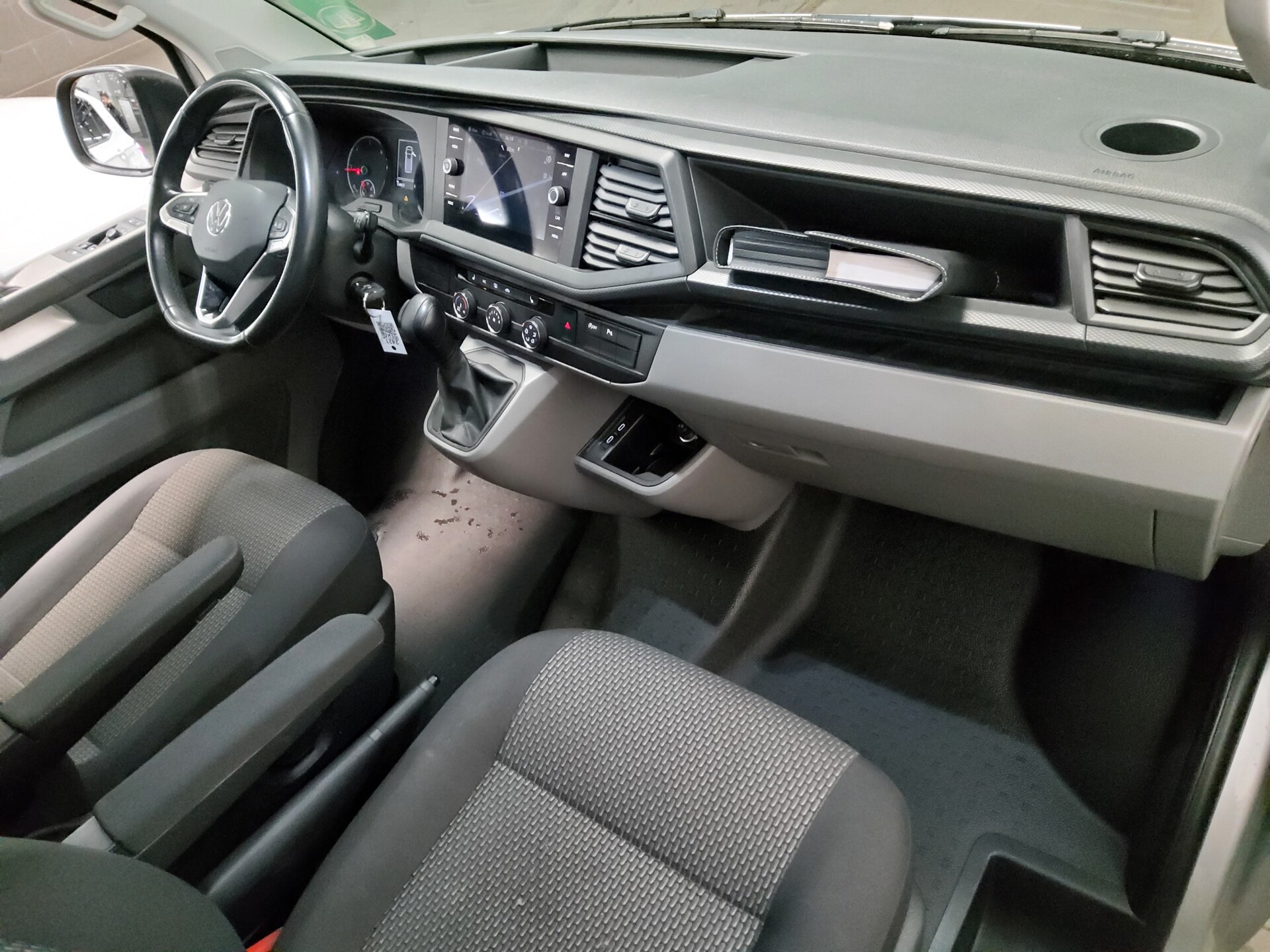 Volkswagen T6.1 Transporter 2.0 TDI L1H1 Navi LED PDC SHZ 5