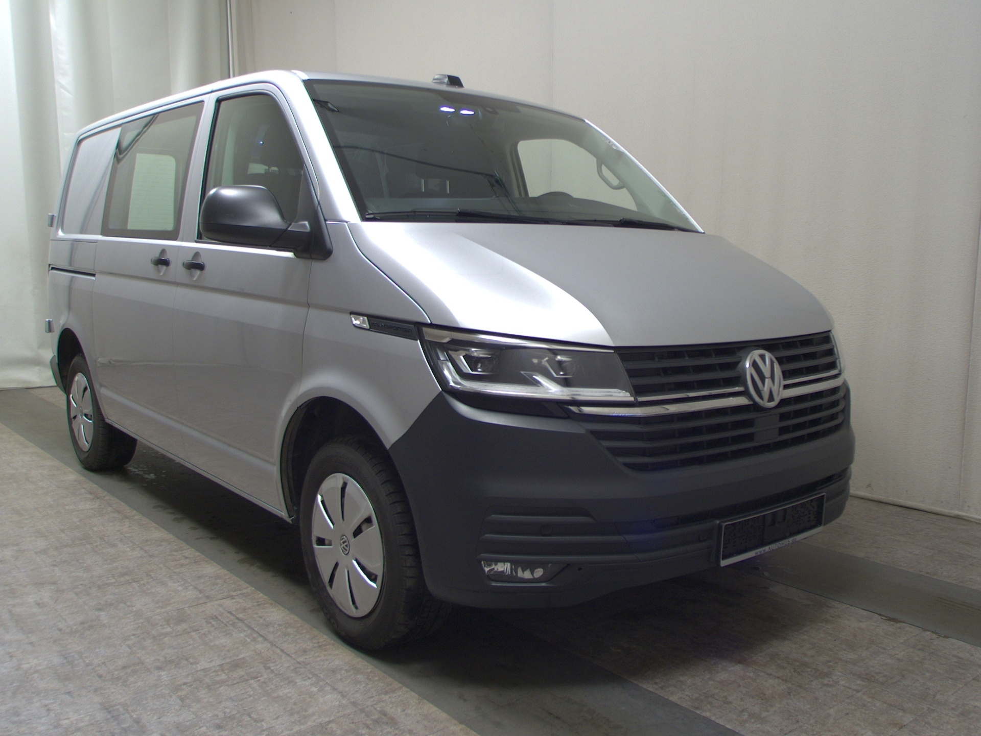 Volkswagen T6.1 Transporter 2.0 TDI L1H1 Navi LED PDC SHZ 3