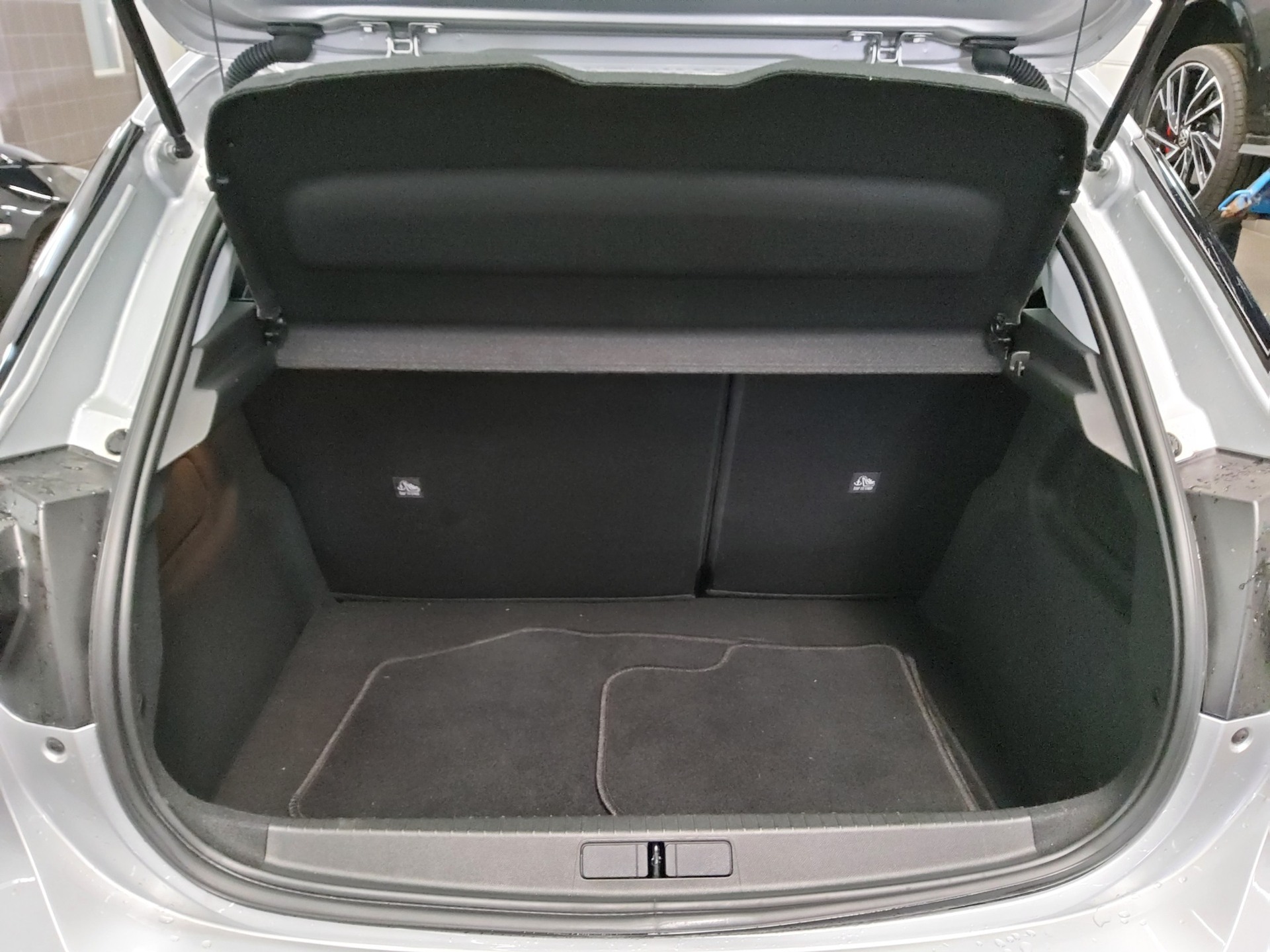 Opel Corsa 1.2 Turbo Elegance Navi LED Shz PDC 12