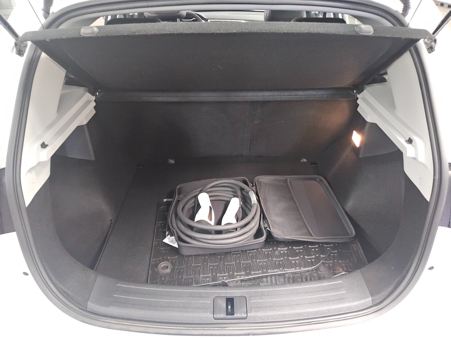 MG ZS EV Luxury Navi LED Shz PDC RfK 360° 13