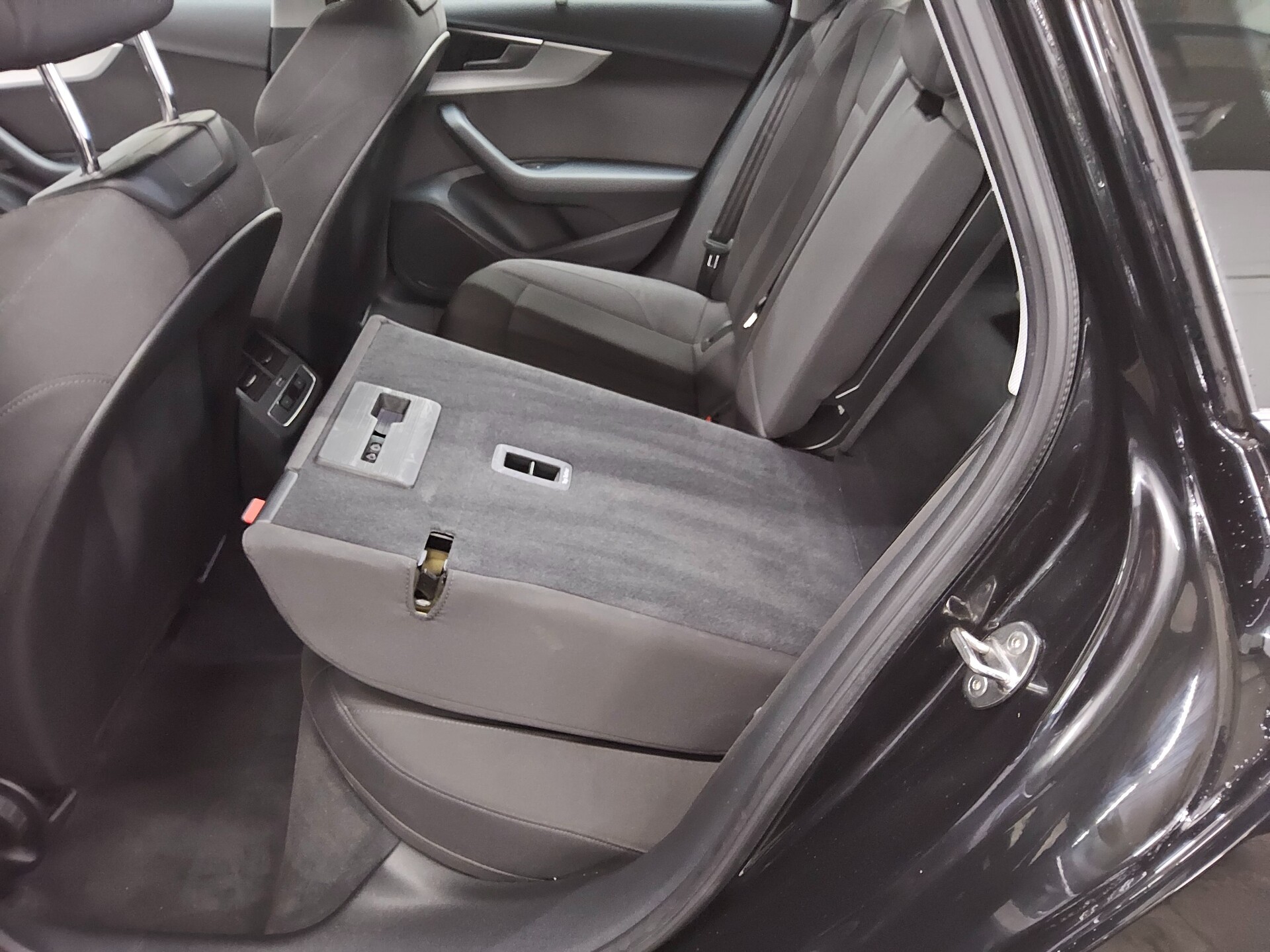 Audi A4 Avant 40 TDI advanced Navi LED RfK AHK ACC 12