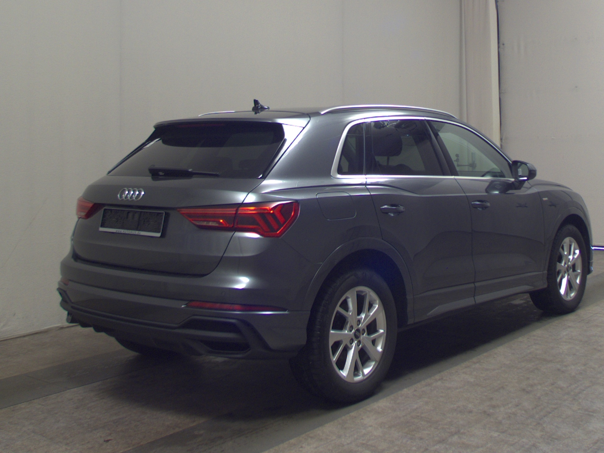 Audi Q3 35 TDI S-Line Navi LED virtual Sound RfK ACC 4