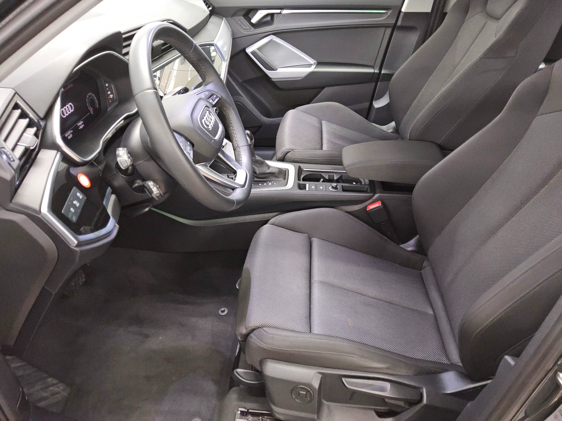 Audi Q3 35 TDI S-Line Navi LED virtual Sound RfK ACC 9