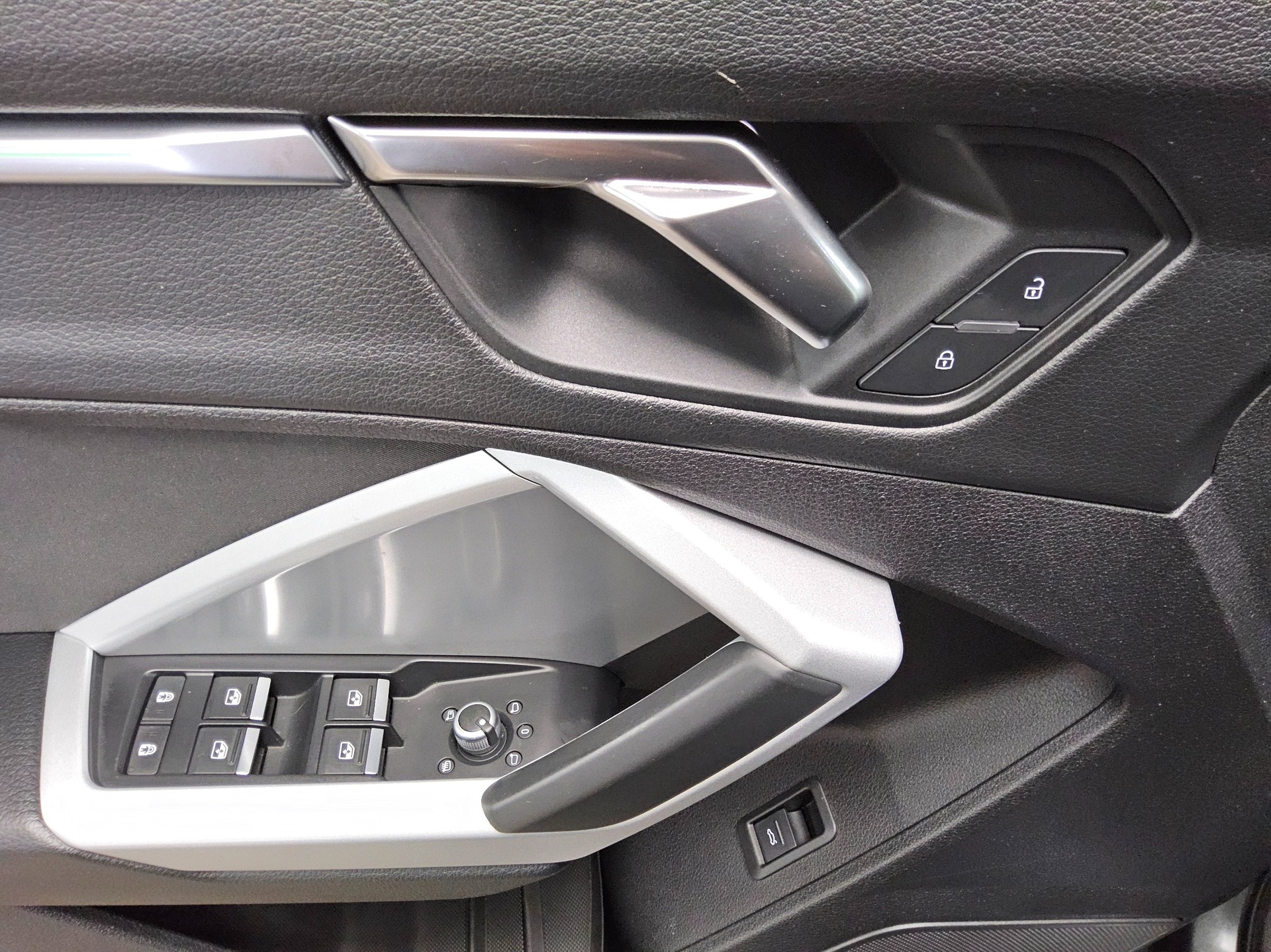 Audi Q3 35 TDI S-Line Navi LED virtual Sound RfK ACC 10