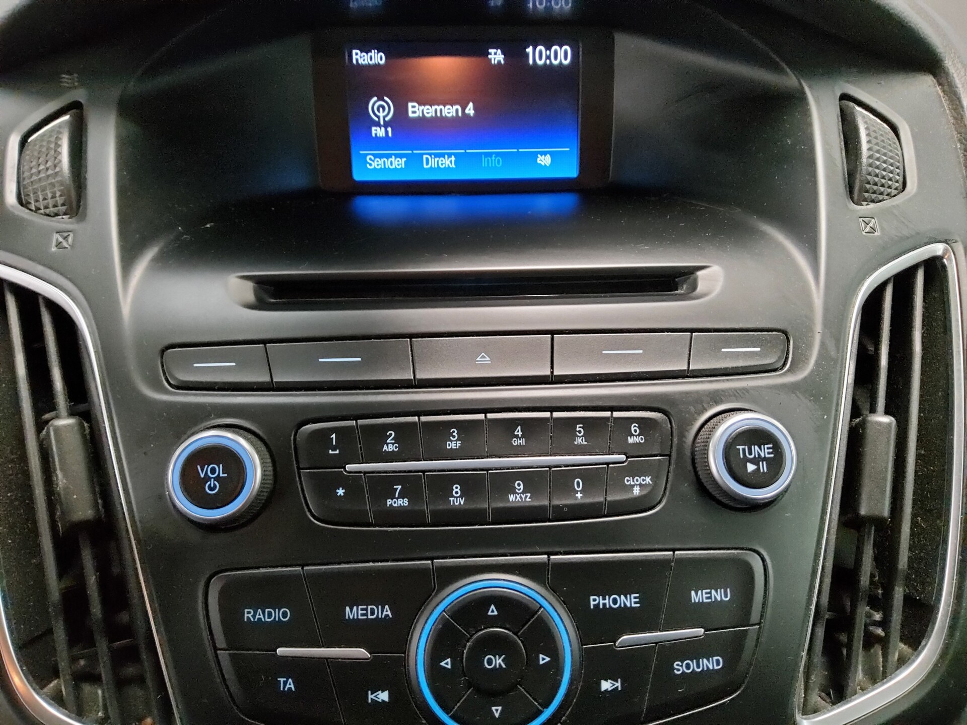 Ford Focus Turnier 1.5 TDCi Trend Shz AHK CD BT 7