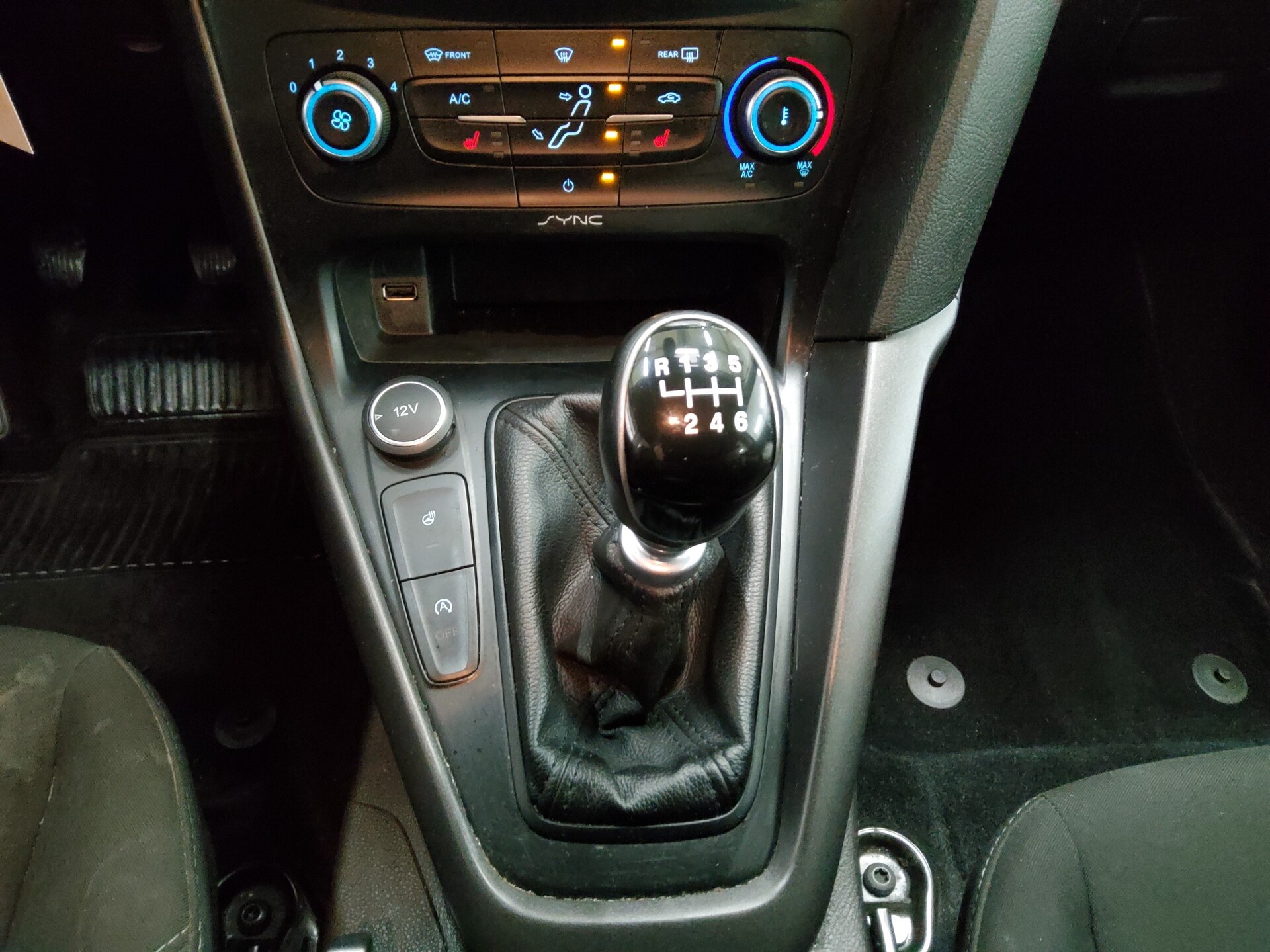 Ford Focus Turnier 1.5 TDCi Trend Shz AHK CD BT 6