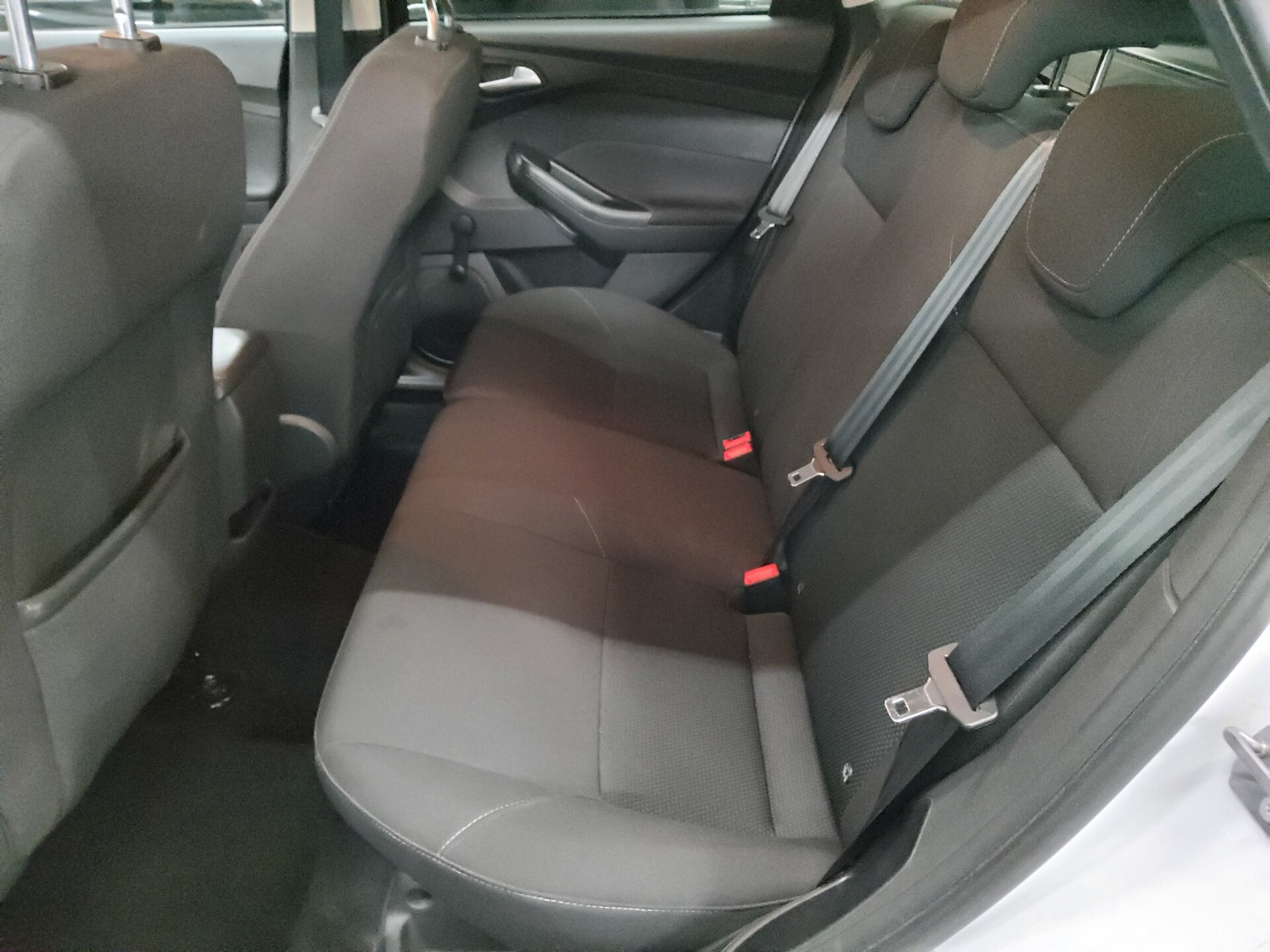 Ford Focus Turnier 1.5 TDCi Trend Shz AHK CD BT 13