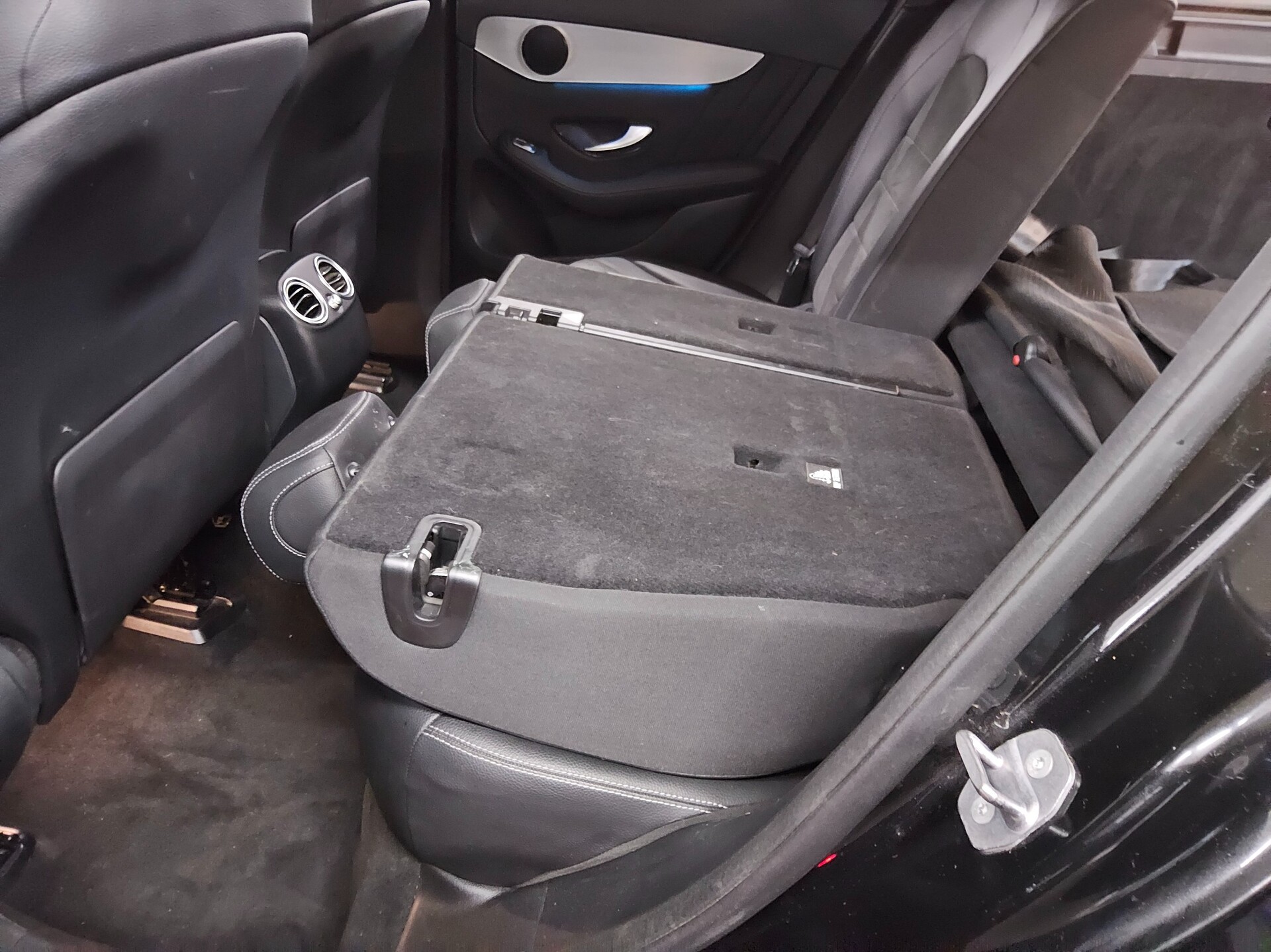 Mercedes-Benz GLC 220 d 4M AMG-Line Navi LED RfK Ambiente Shz 12