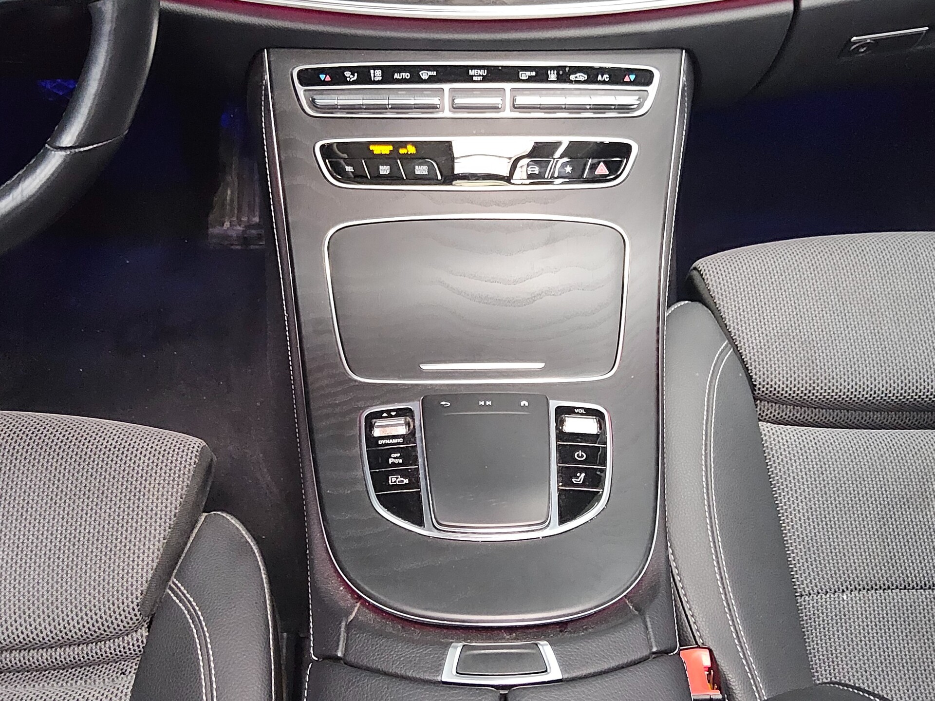 Mercedes-Benz E 300 T de 4M AMG-Line Night Nav Pano Wides. AHK 6