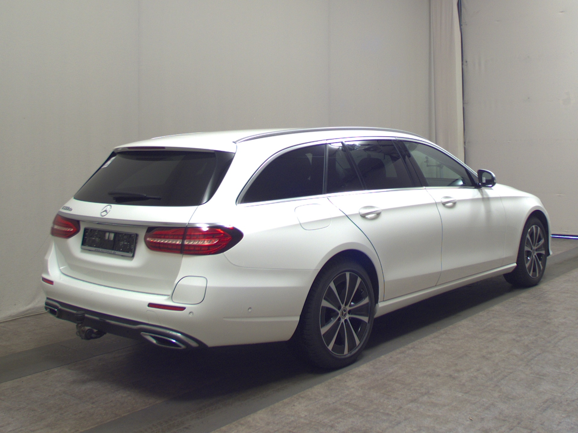 Mercedes-Benz E 300 T de Avantgarde Leder Navi LED RfK HuD AHK 4