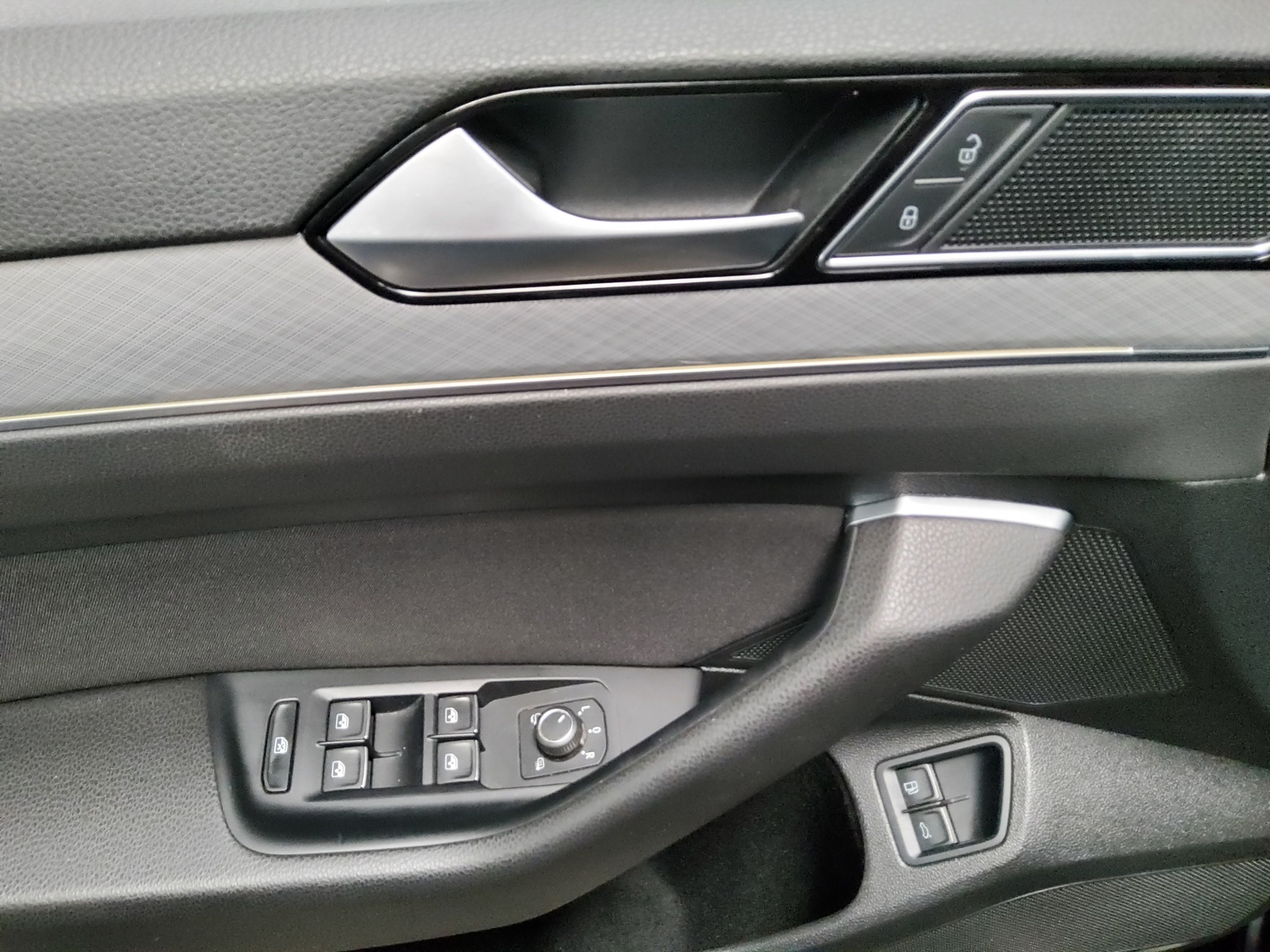 Volkswagen Passat Var. GTE 1.4 TSI Navi LED DC HuD StHzg 10