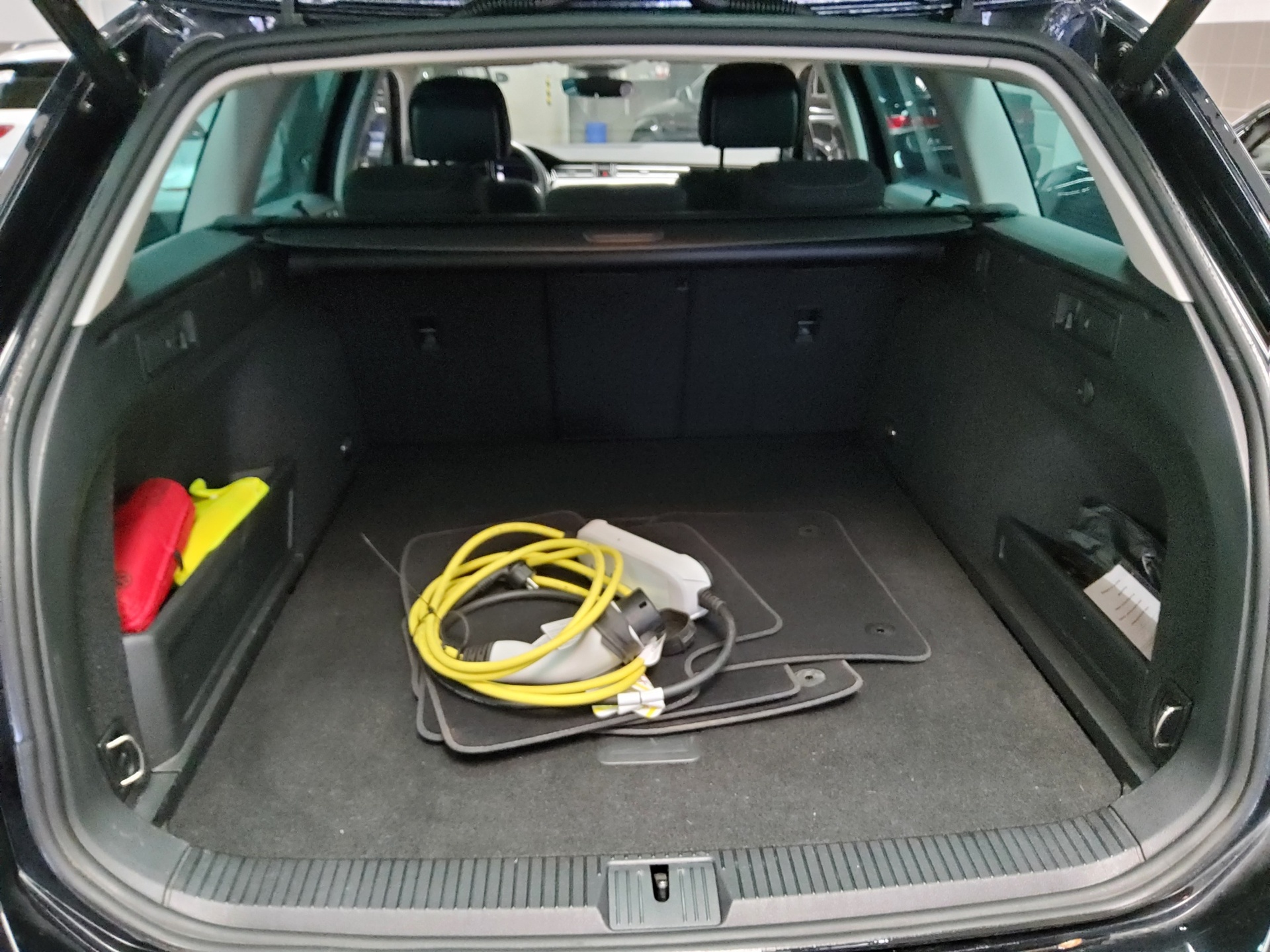 Volkswagen Passat Var. GTE 1.4 TSI Navi LED DC HuD StHzg 13