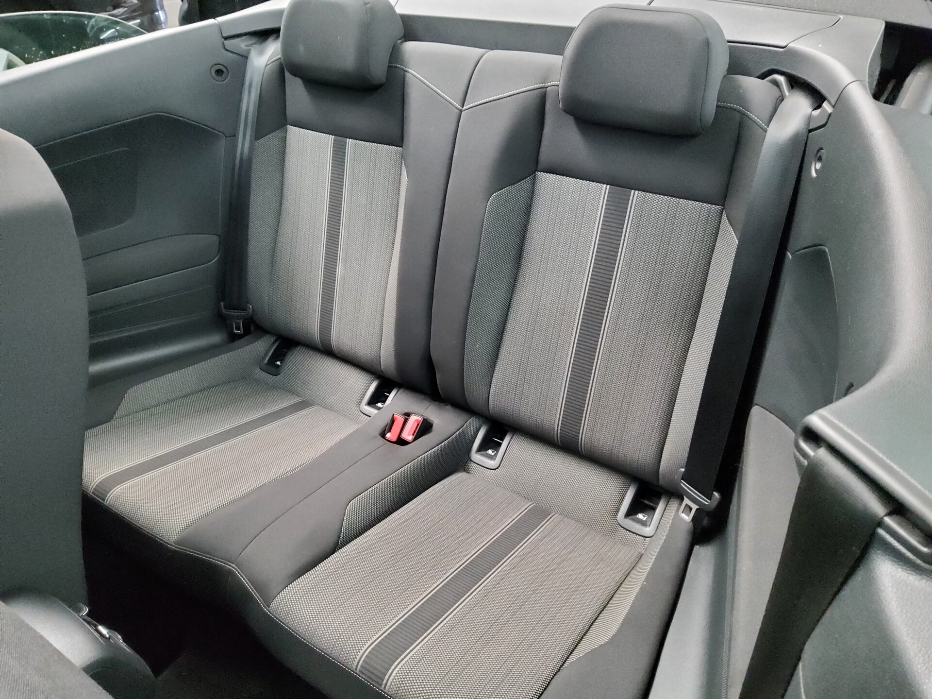 Volkswagen T-Roc 1.0 TSI Cabriolet Style Navi PDC SHZ ACC 13