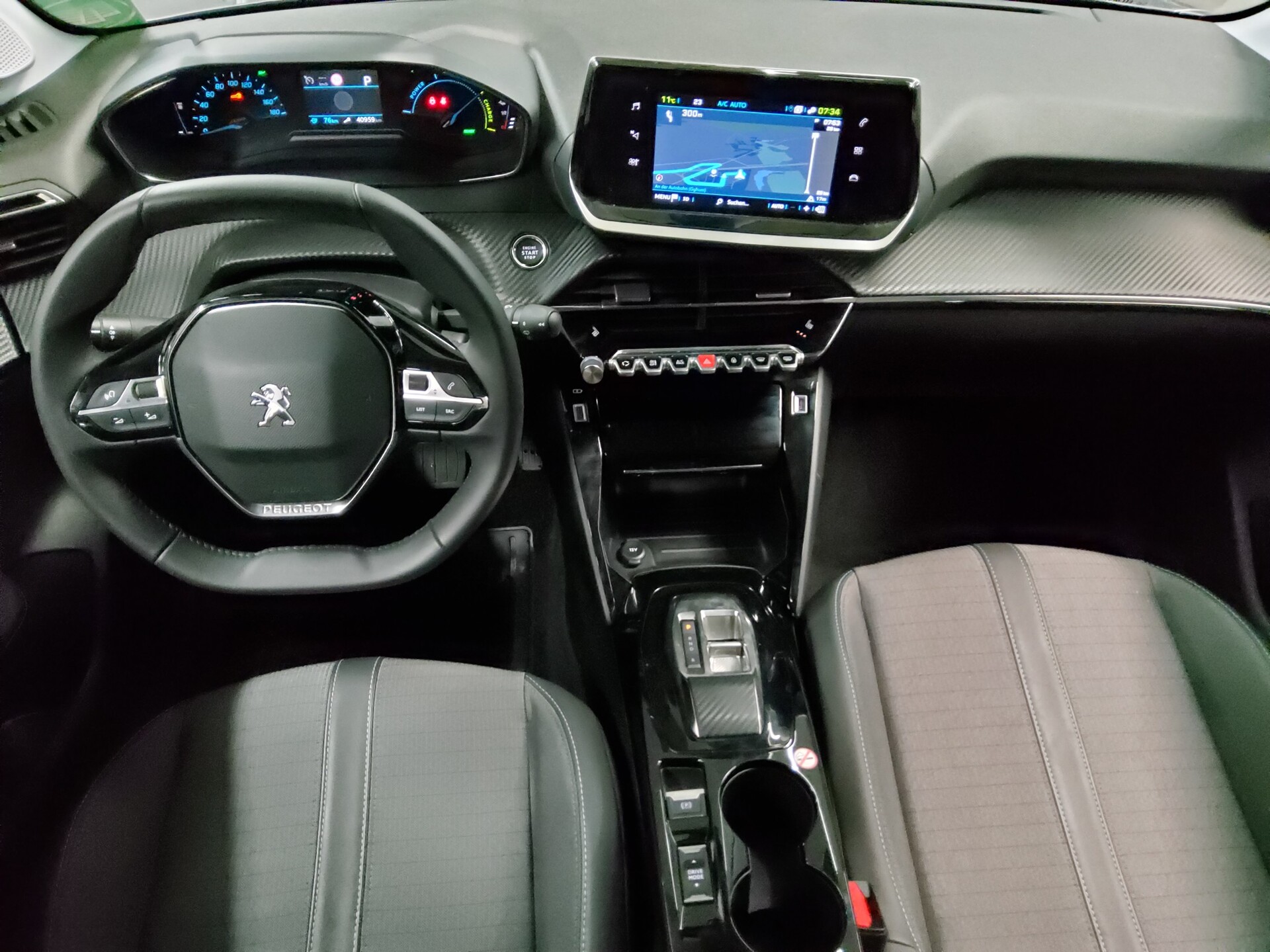 Peugeot 208 e-208 Allure T-Leder Navi LED Shz PDC USB 5