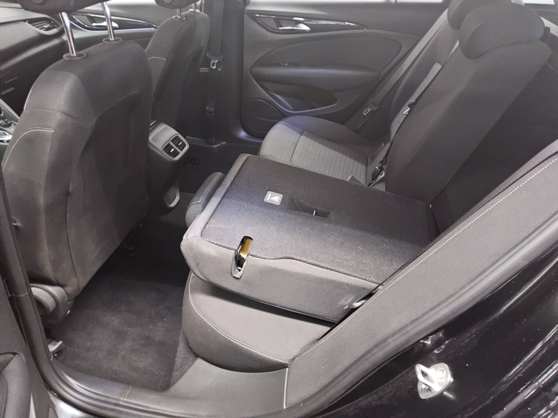 Opel Insignia ST 1.5 D Business Ed. Navi LED AHK PDC 13