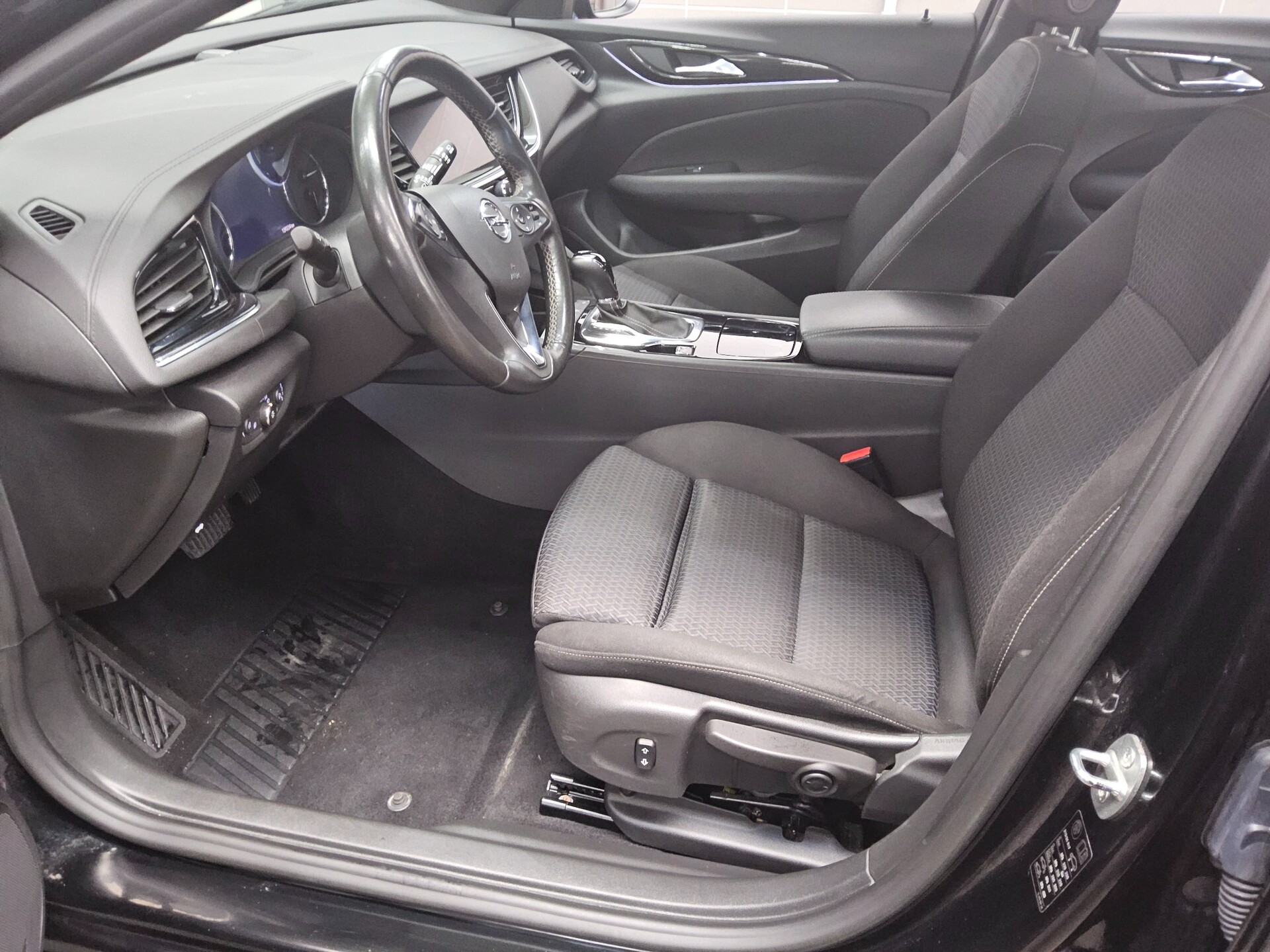 Opel Insignia ST 1.5 D Business Ed. Navi LED AHK PDC 8