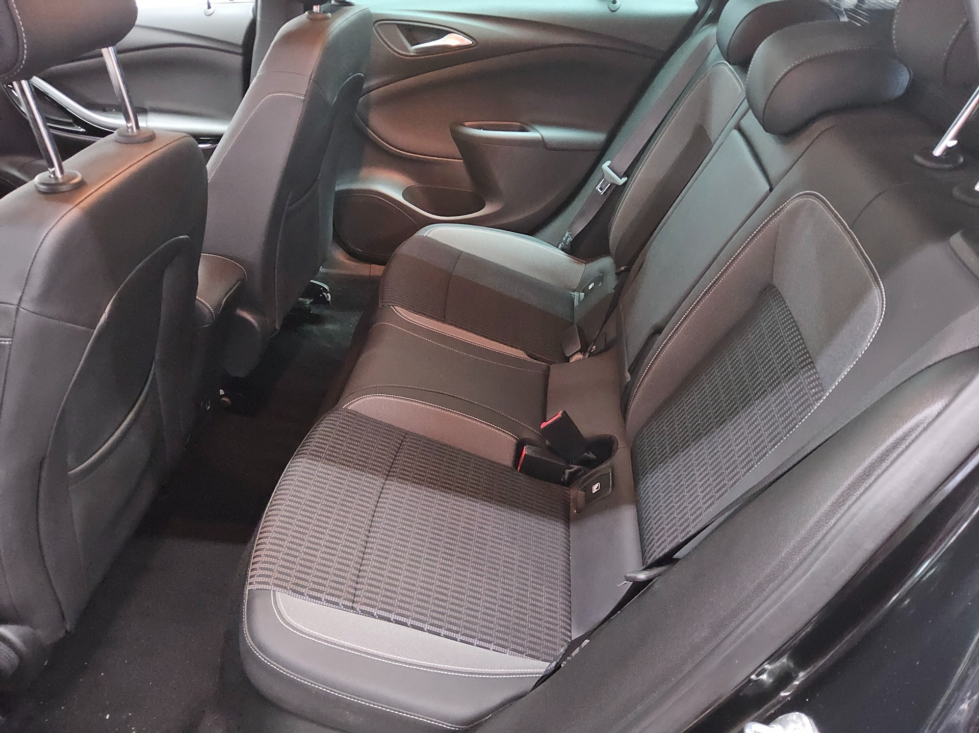 Opel Astra ST 1.5 D Business Elegance Navi LED RfK 13