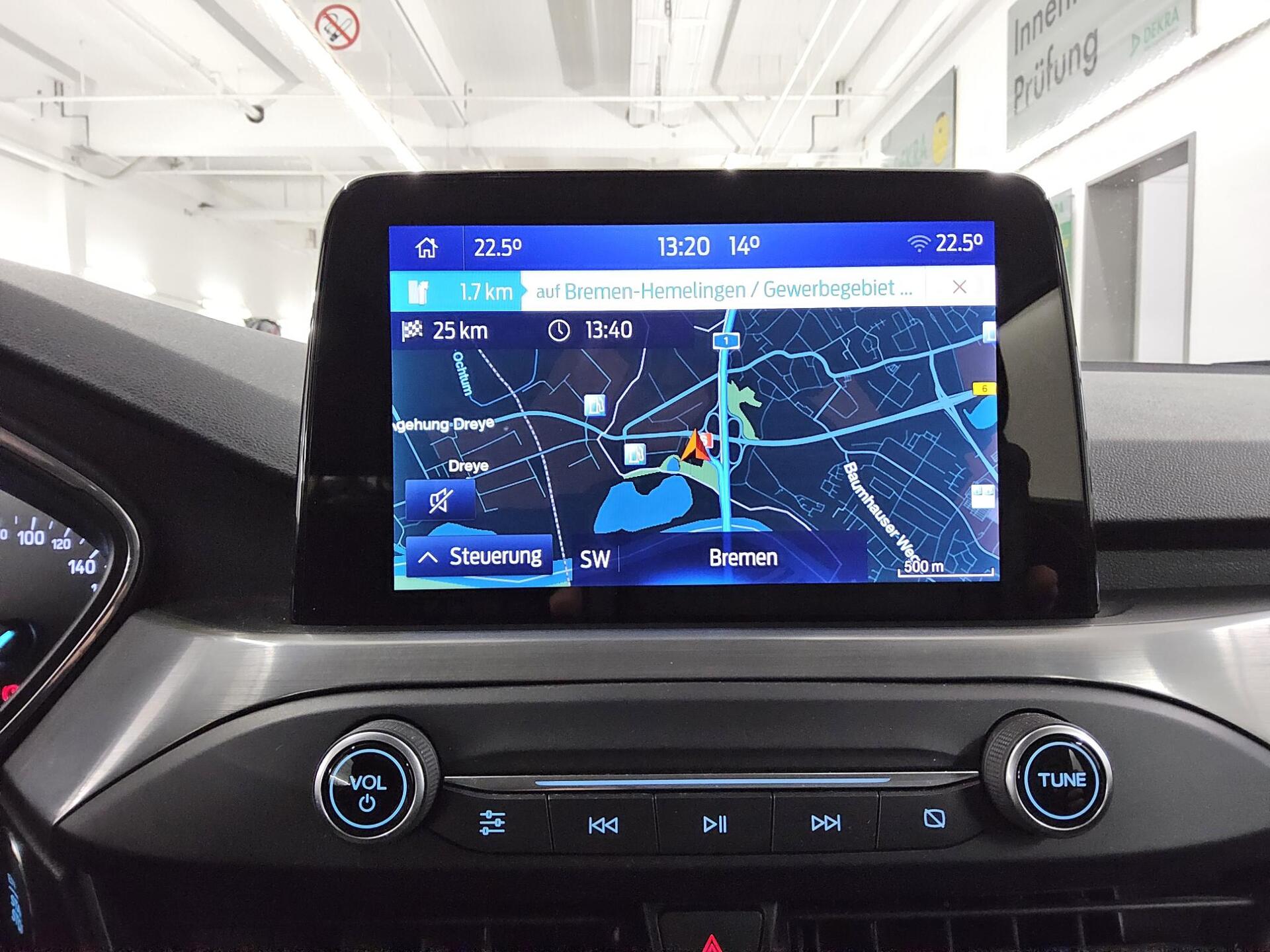 Ford Focus Turnier 1.5 EB Titanium Navi LED Shz PDC 7