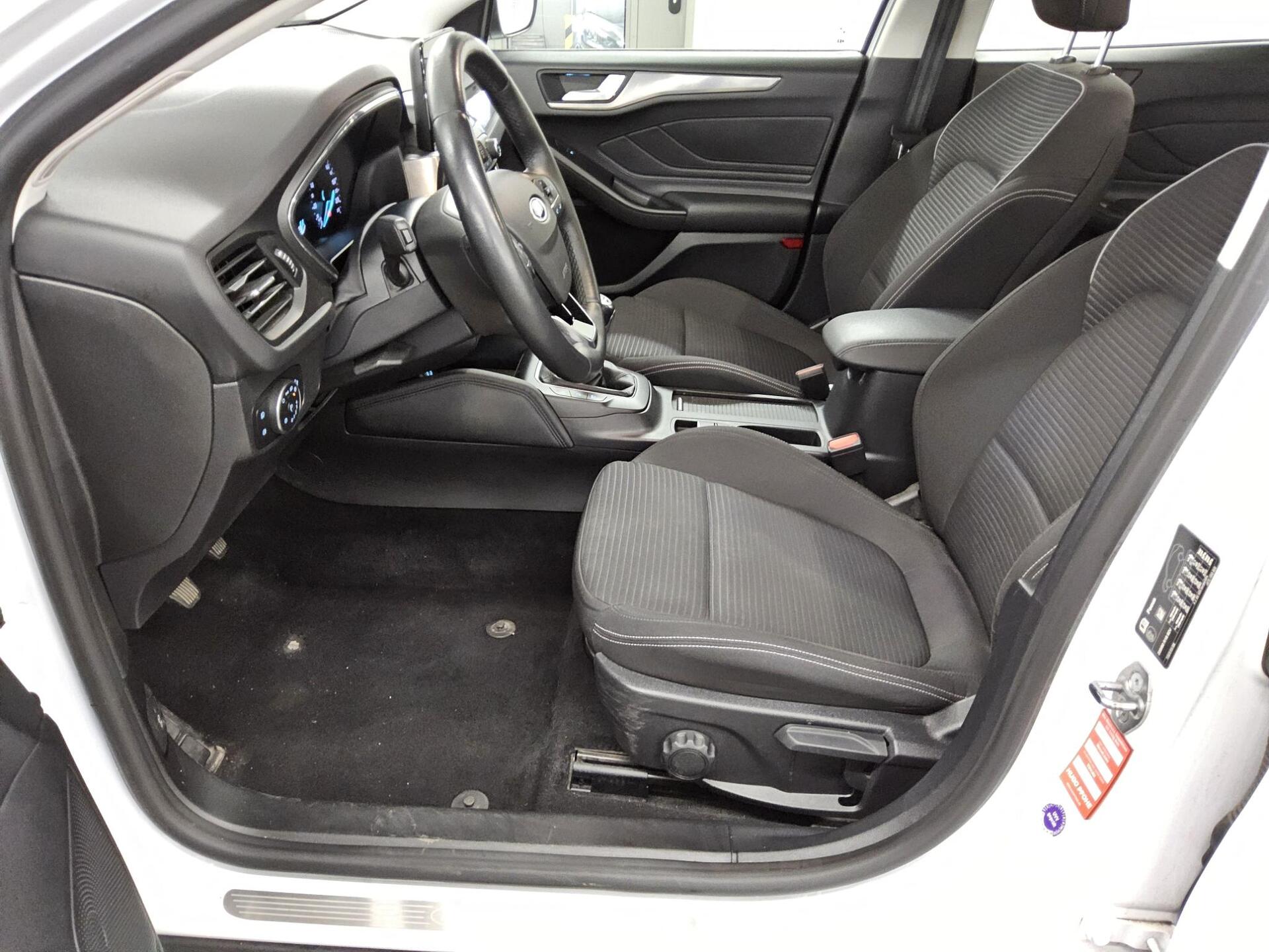 Ford Focus Turnier 1.5 EB Titanium Navi LED Shz PDC 8