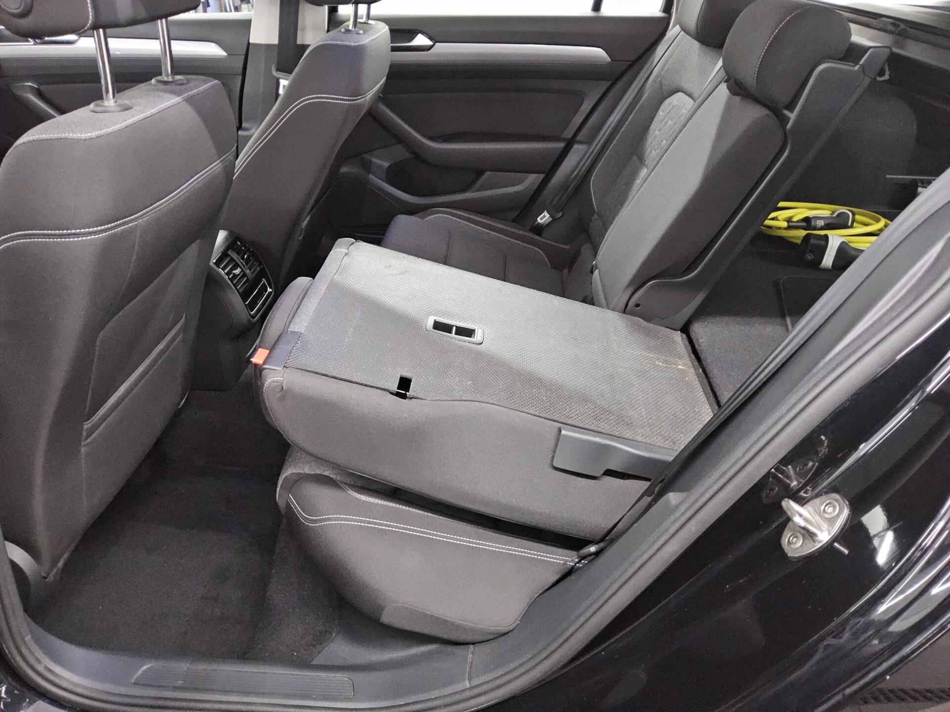 Volkswagen Passat Var. GTE 1.4 TSI Navi LED Shz el.Heck 12